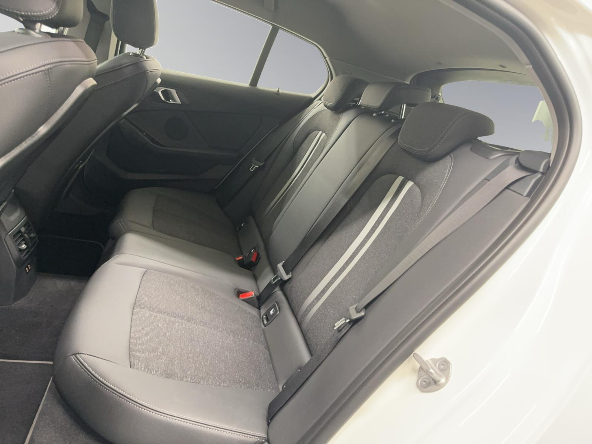 listing desktop thumbnail image 11