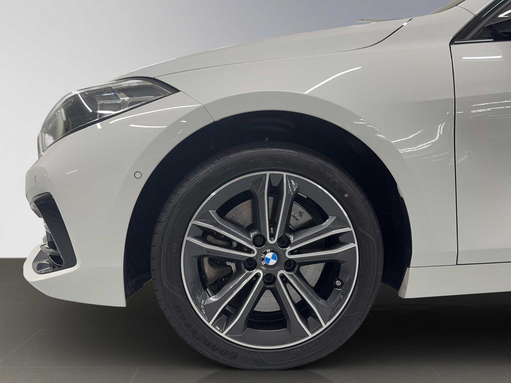 listing desktop thumbnail image 8