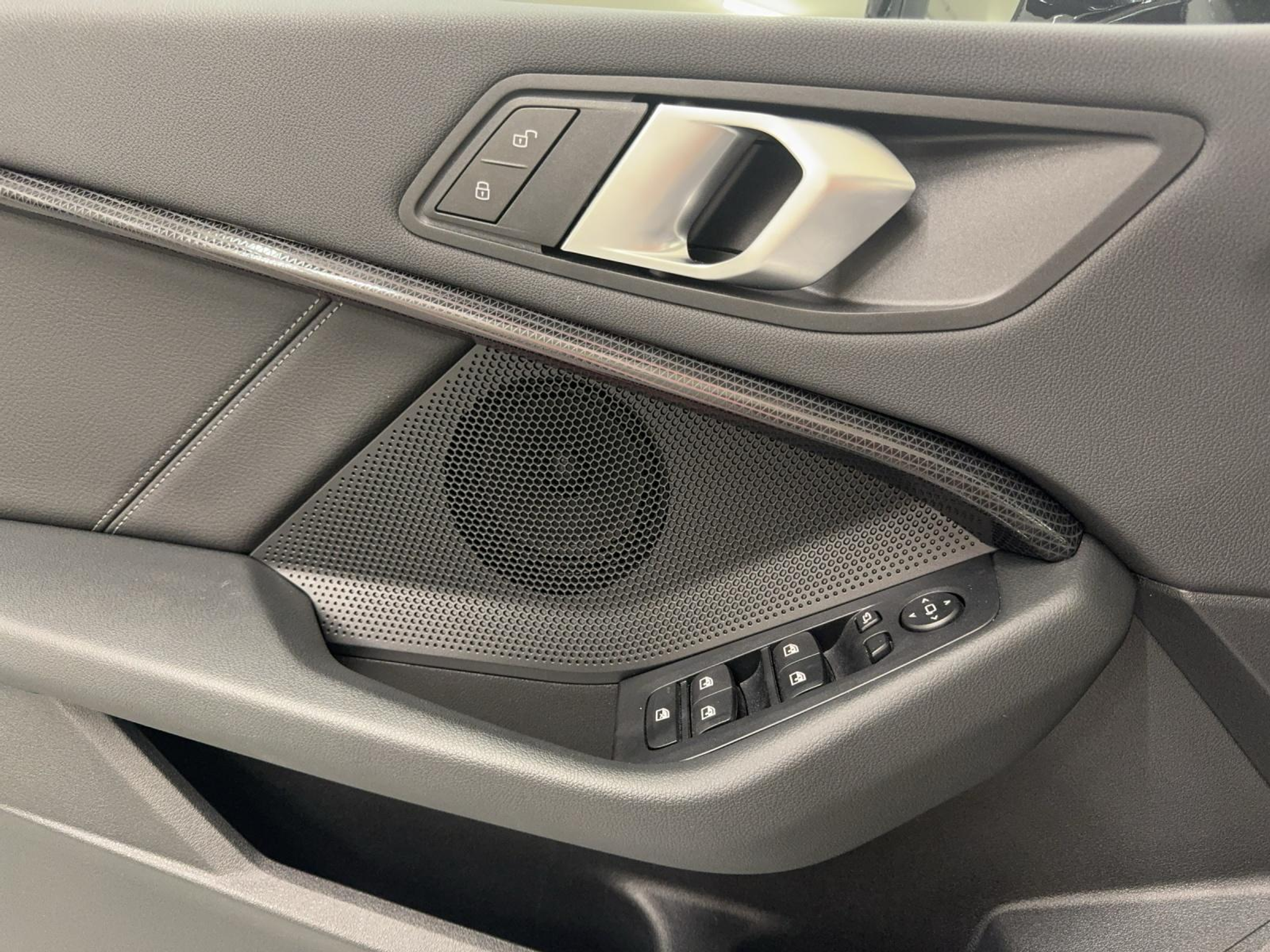 listing desktop thumbnail image 17