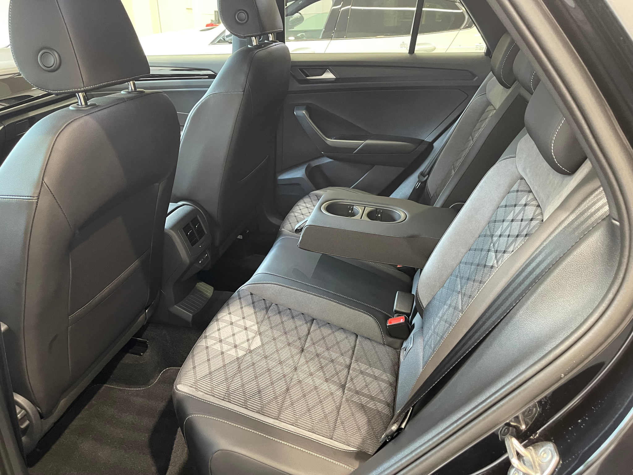 listing desktop thumbnail image 11