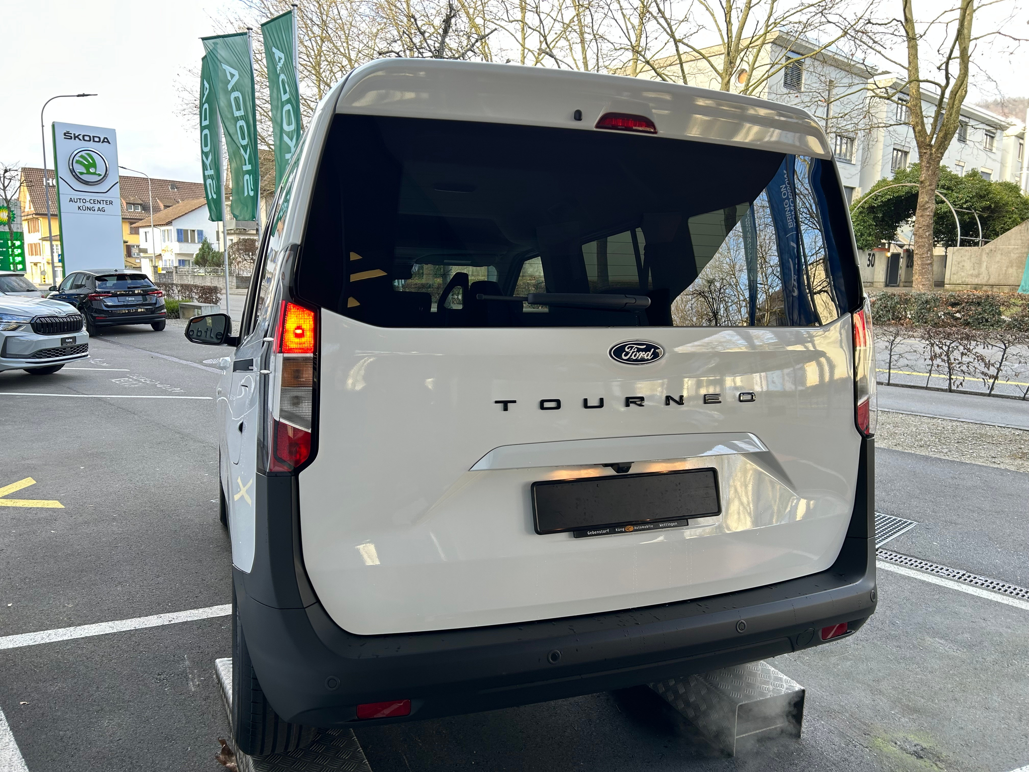 listing desktop thumbnail image 3