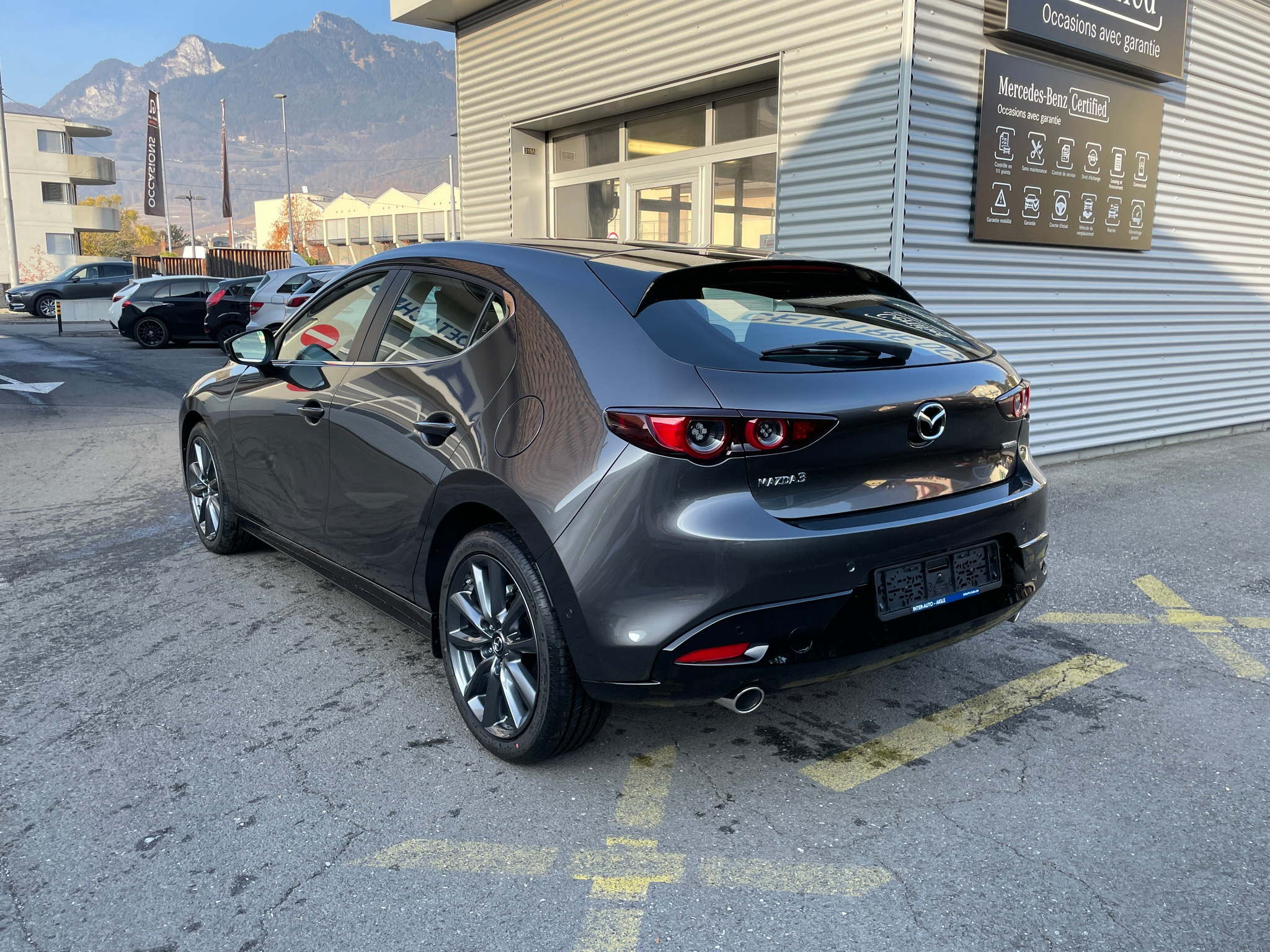 listing desktop thumbnail image 3