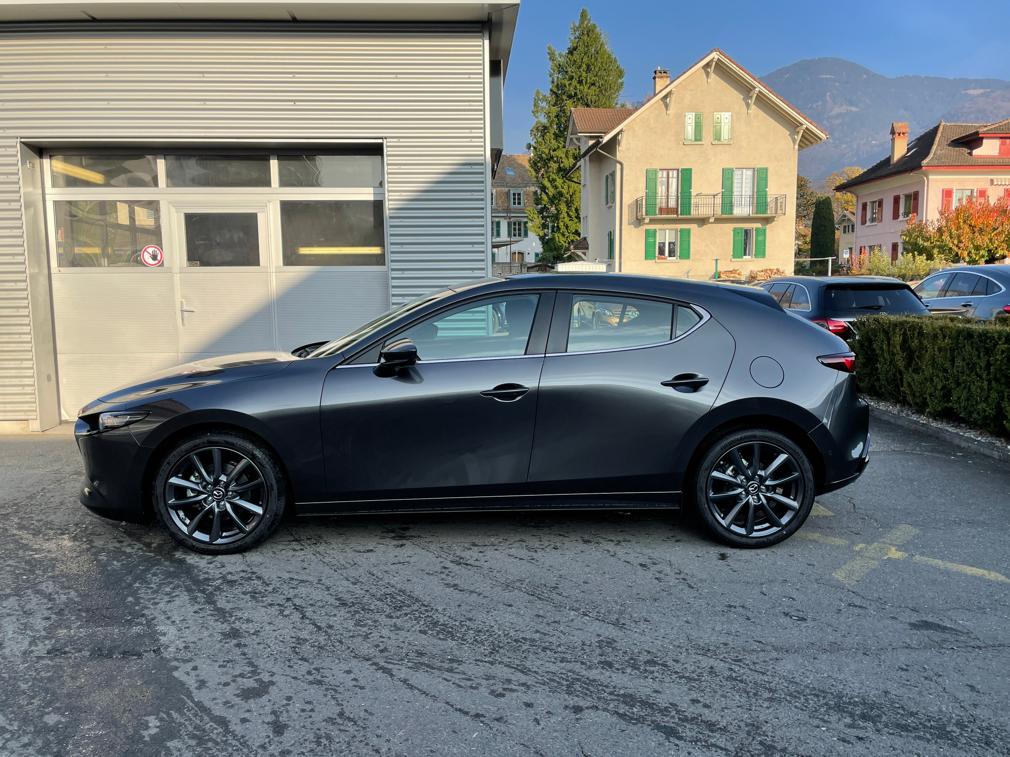 listing desktop thumbnail image 2