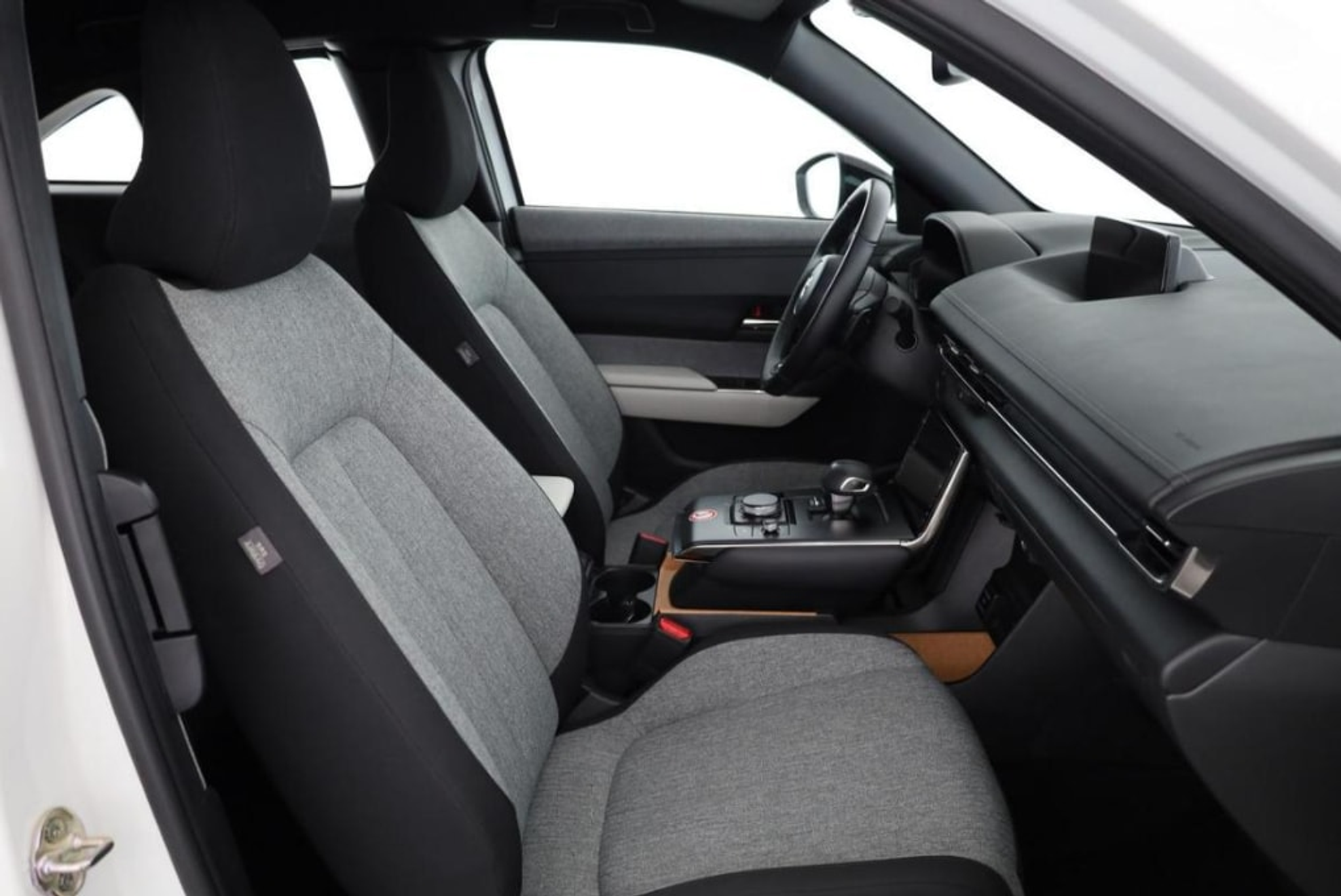 listing desktop thumbnail image 3