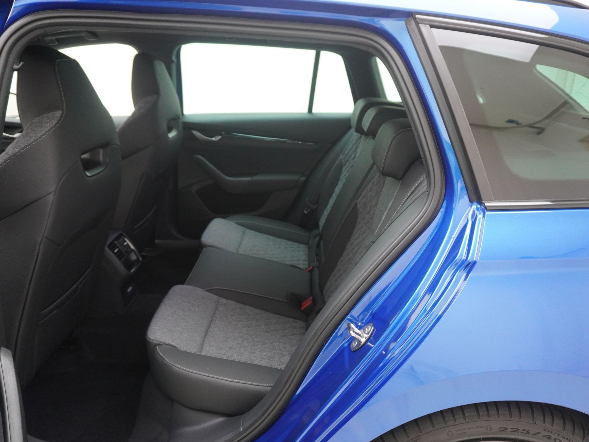 listing desktop thumbnail image 14