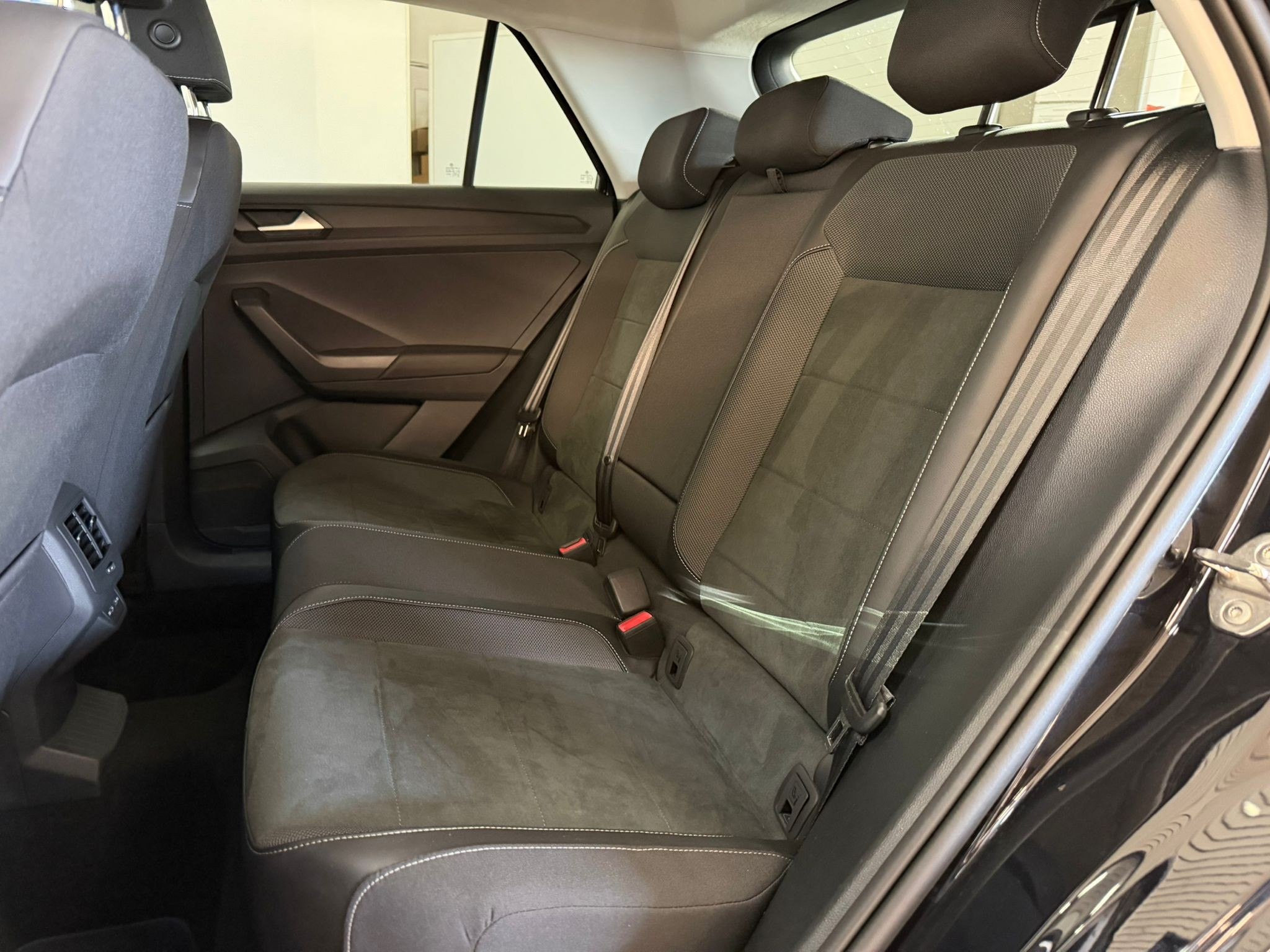 listing desktop thumbnail image 8