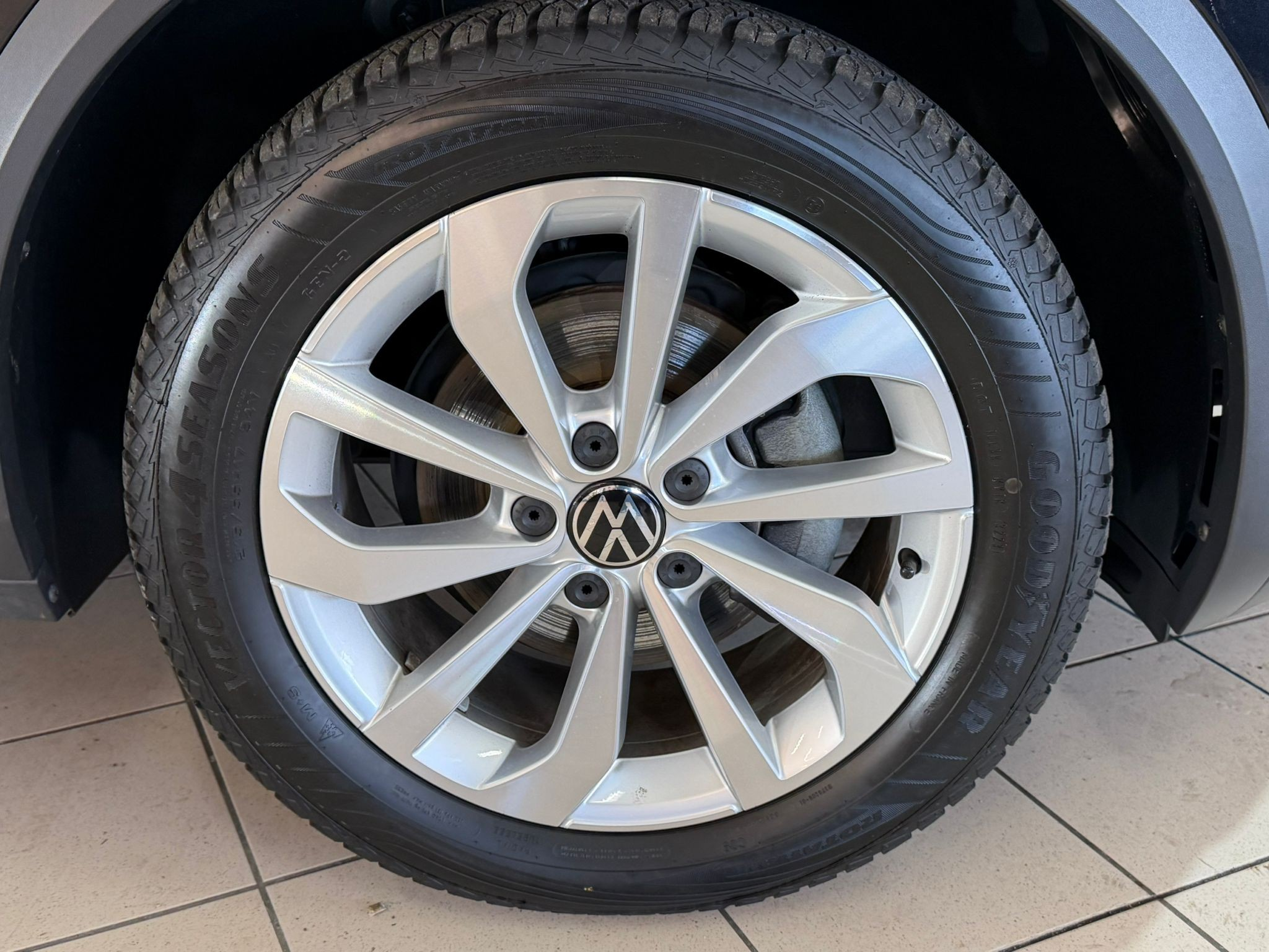 listing desktop thumbnail image 4