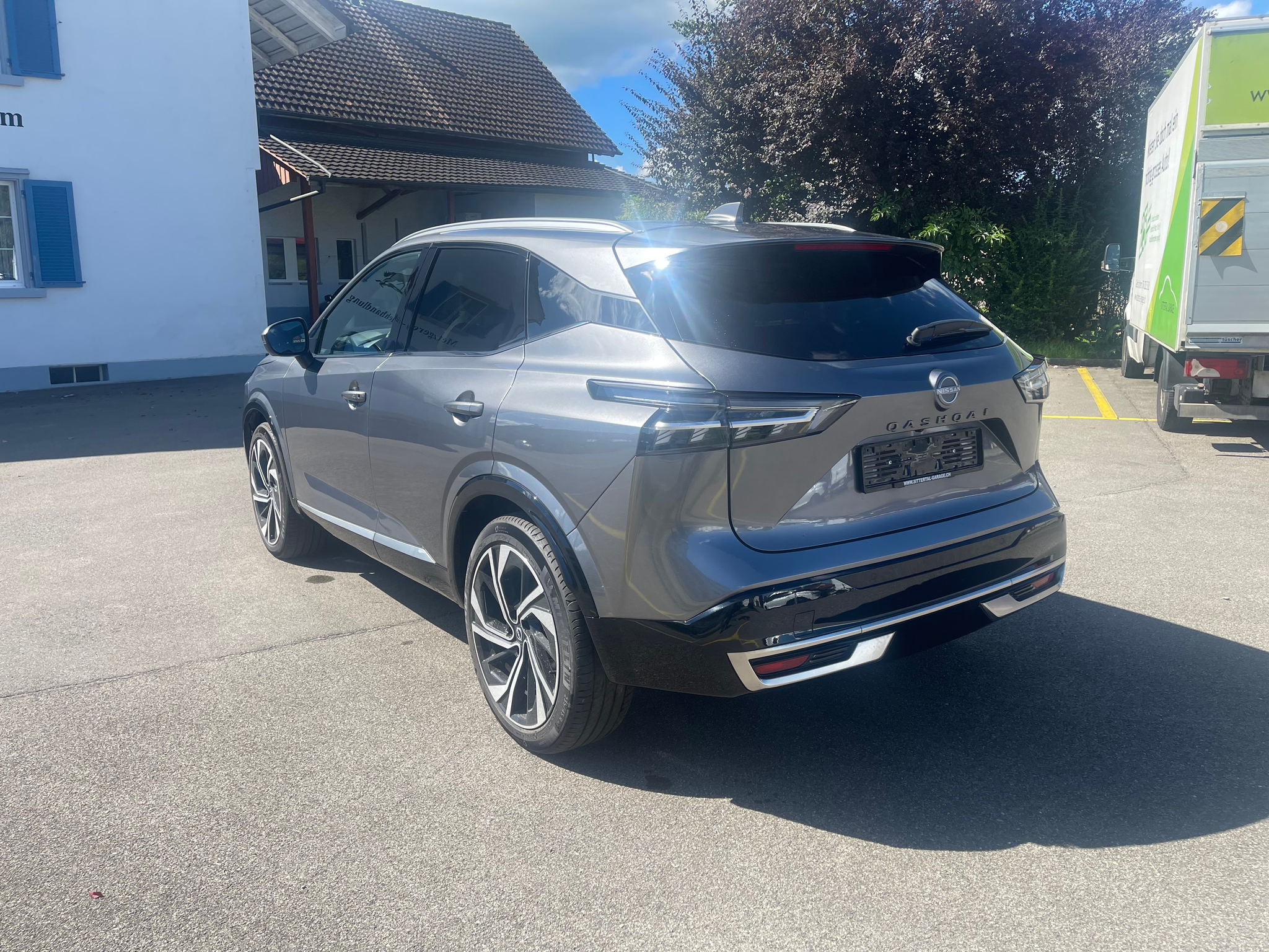 listing desktop thumbnail image 3