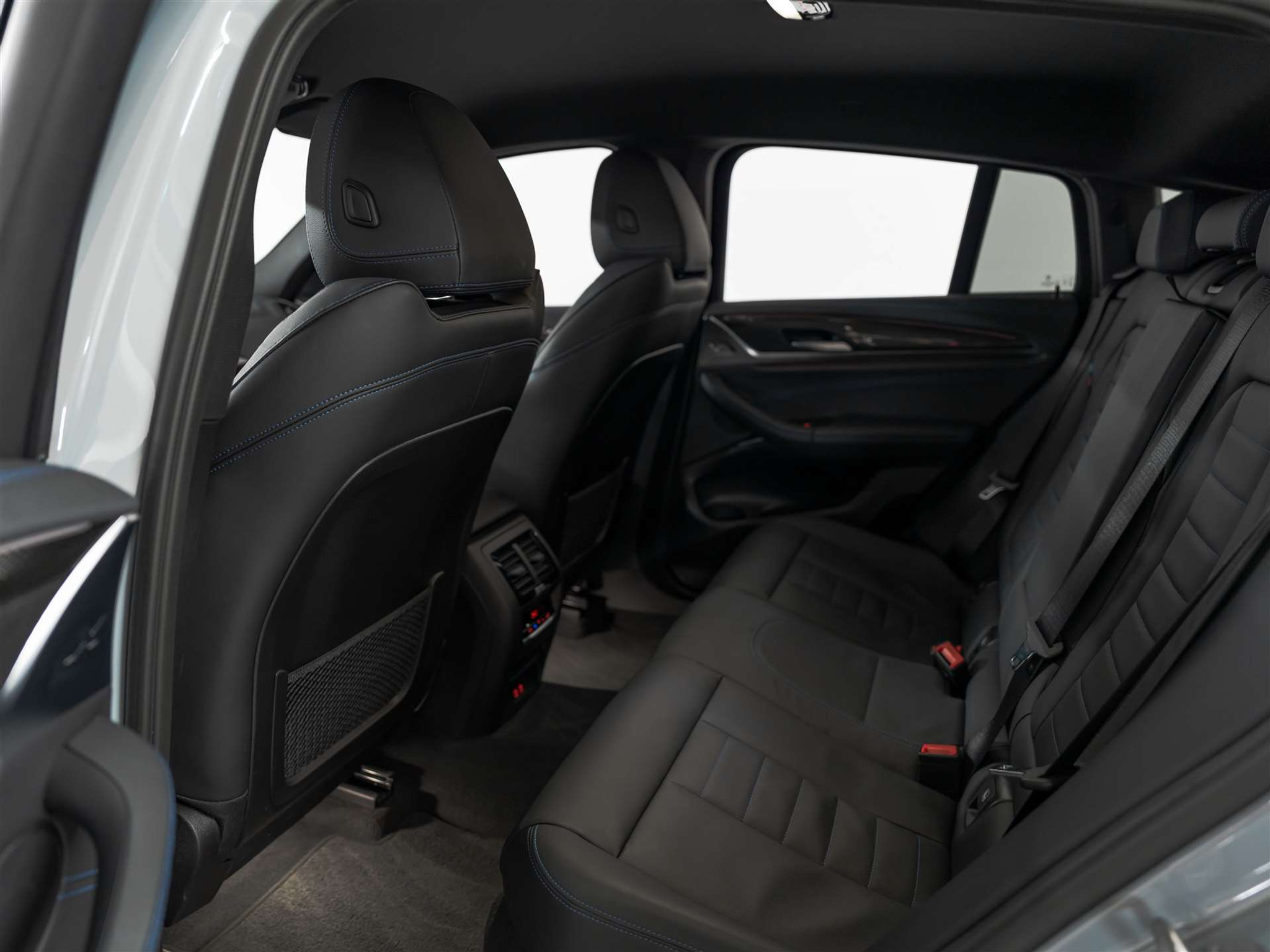 listing desktop thumbnail image 12