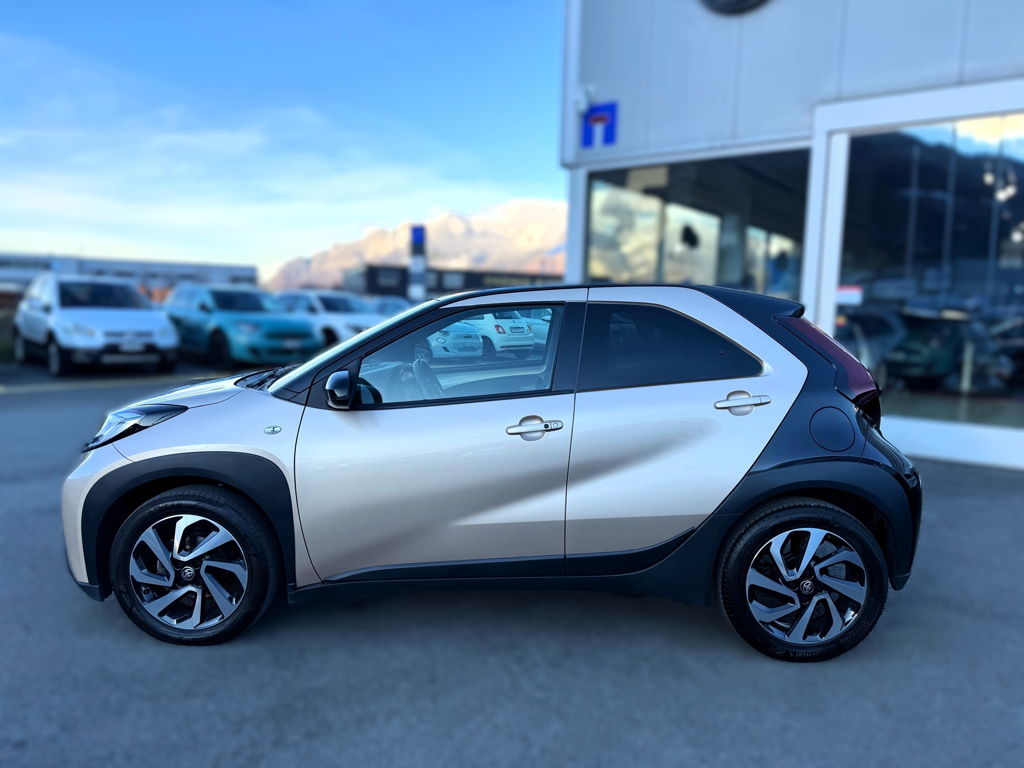 listing desktop thumbnail image 2