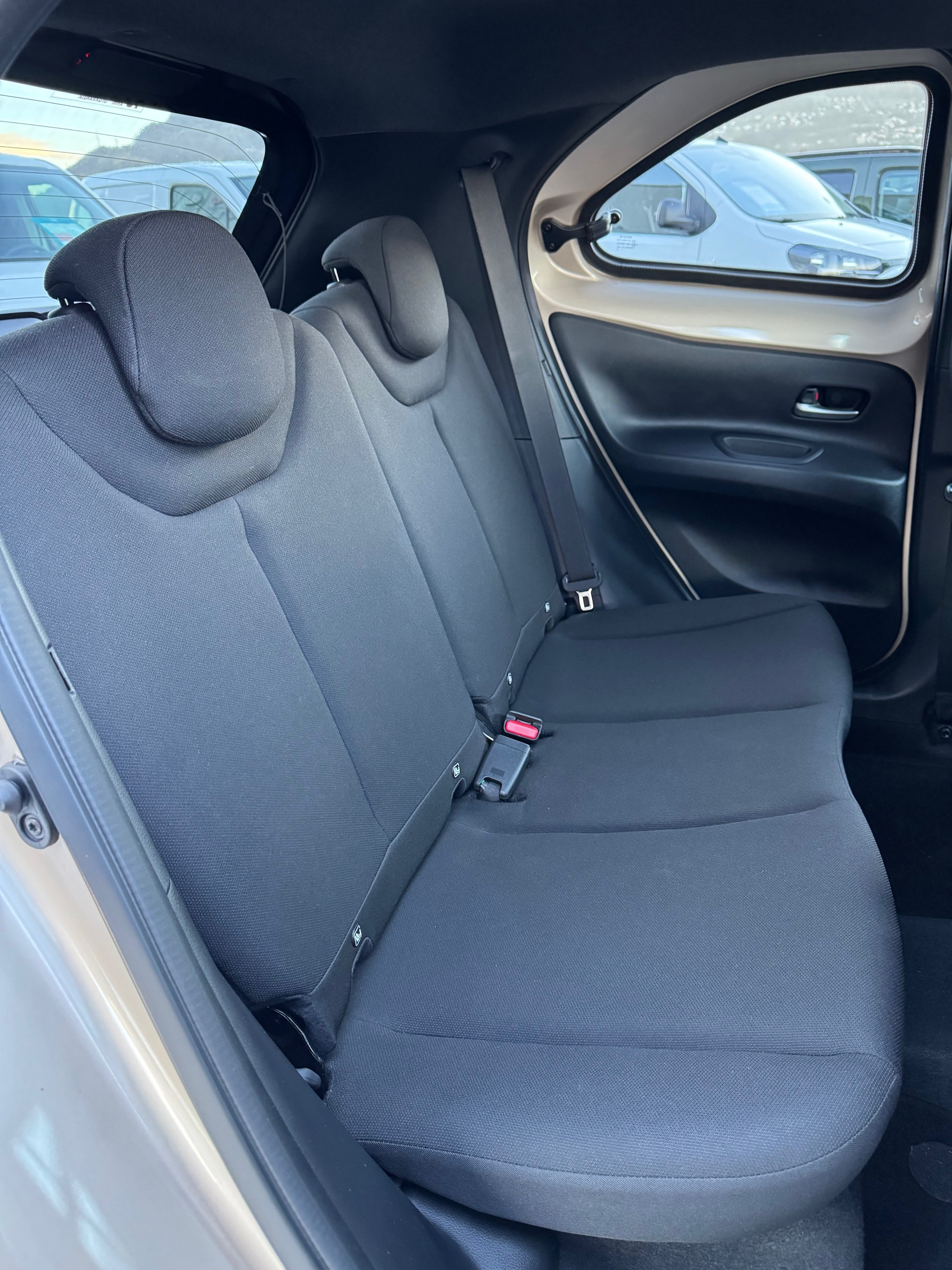 listing desktop thumbnail image 16