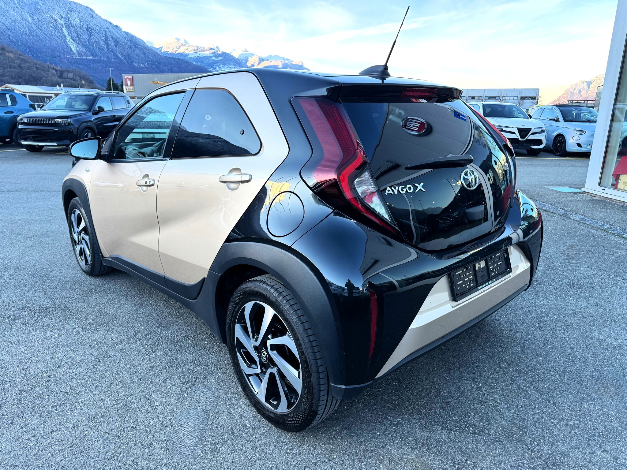 listing desktop thumbnail image 3