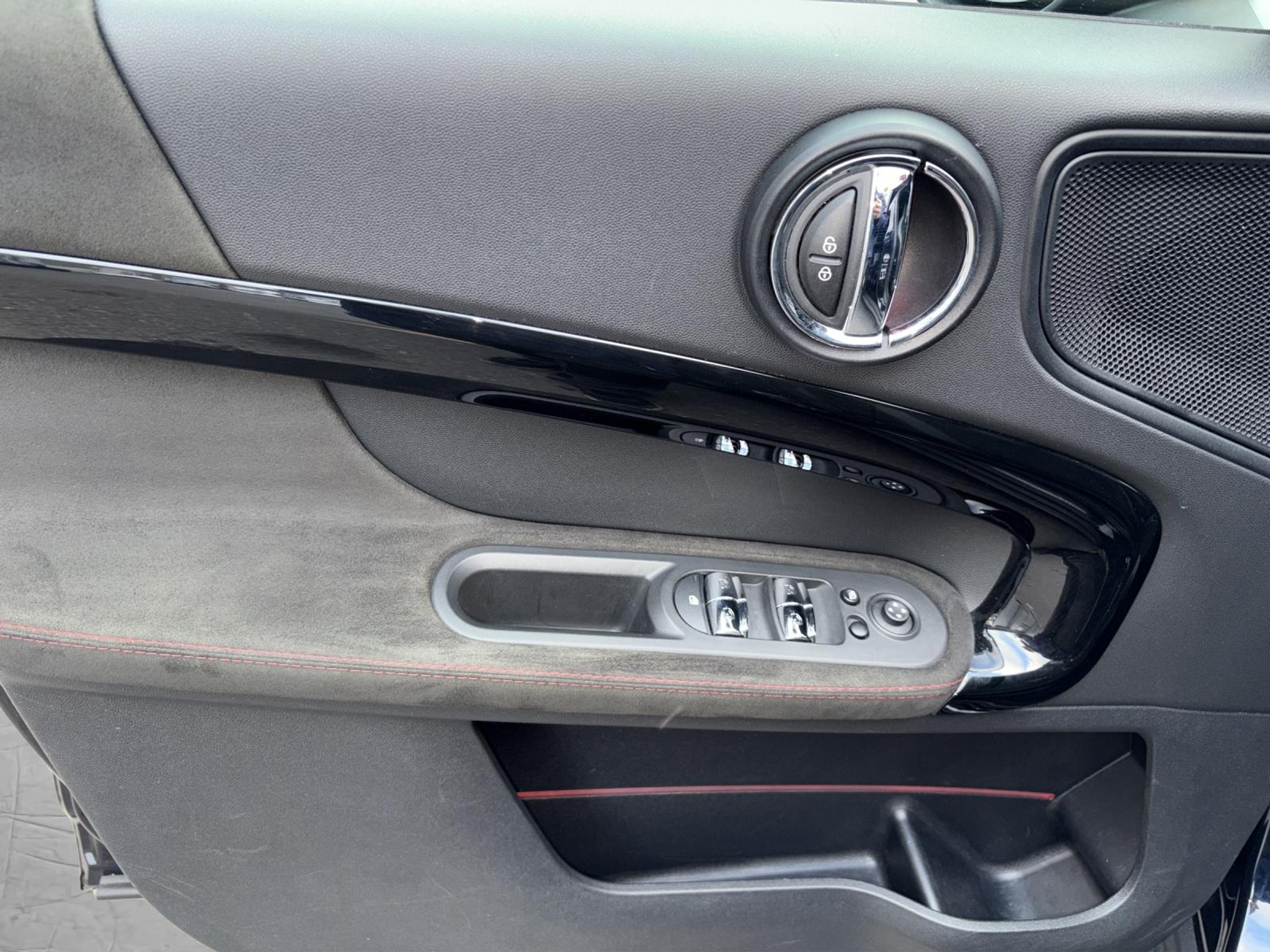 listing desktop thumbnail image 16