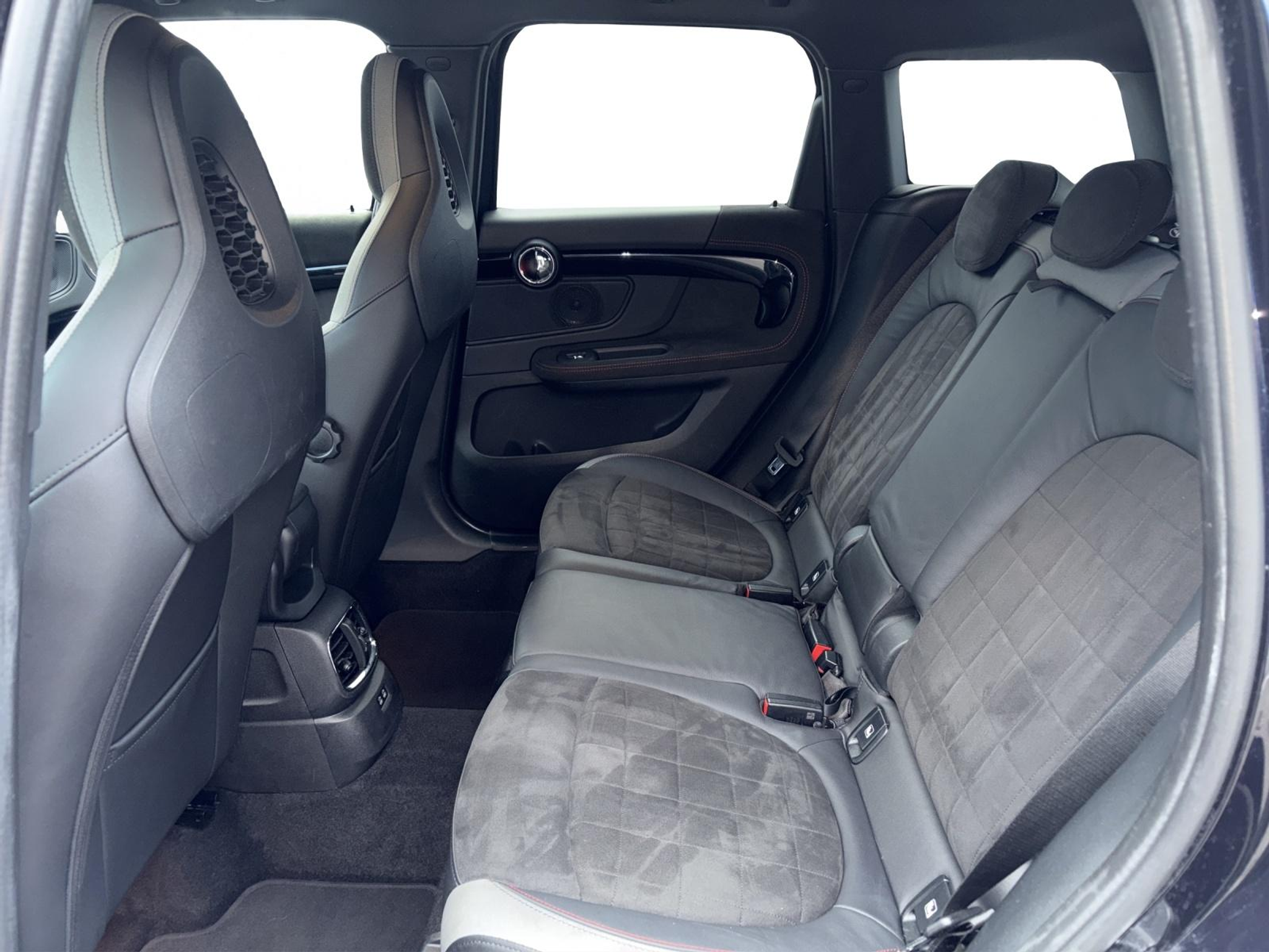 listing desktop thumbnail image 13