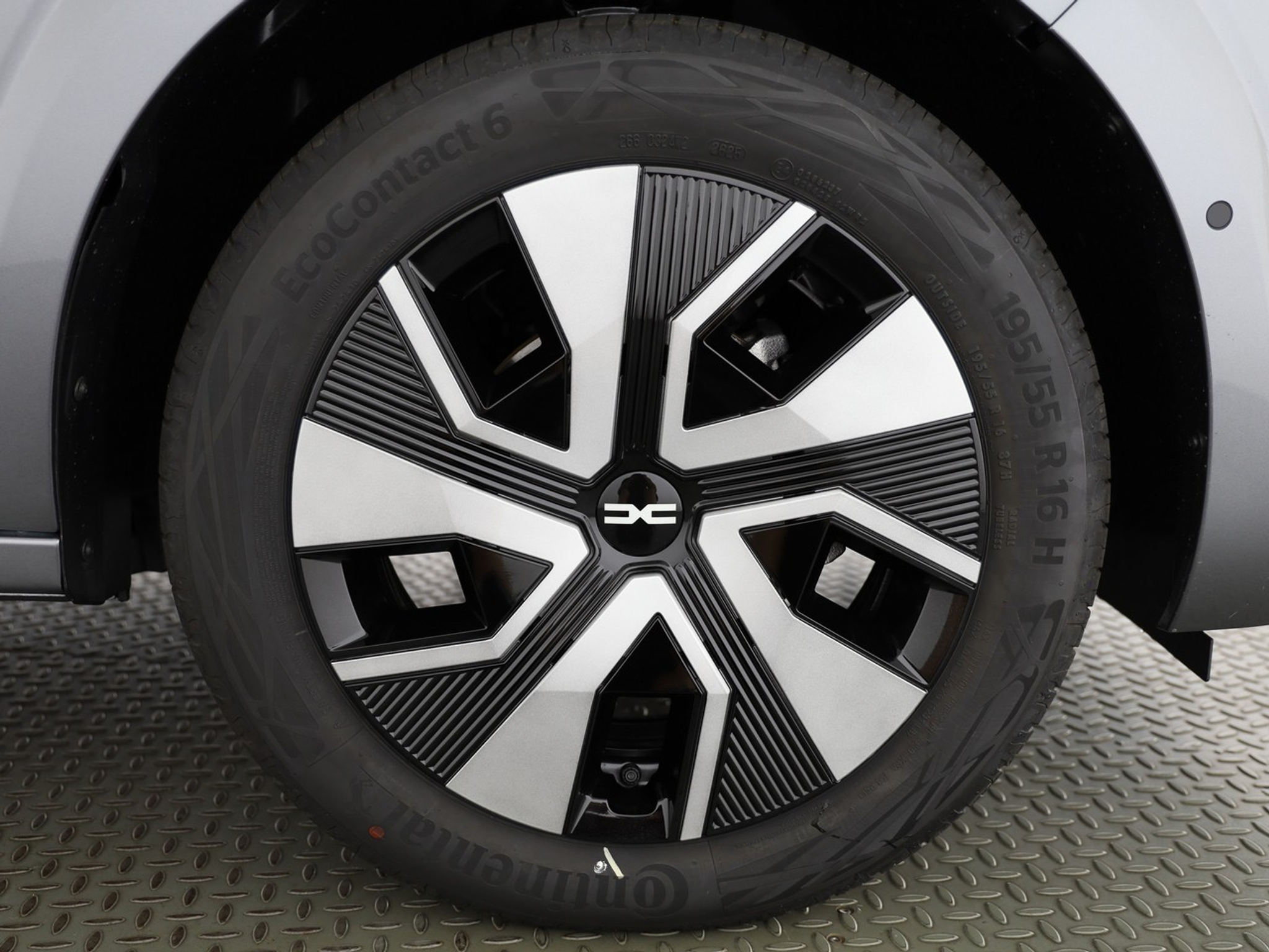 listing desktop thumbnail image 3