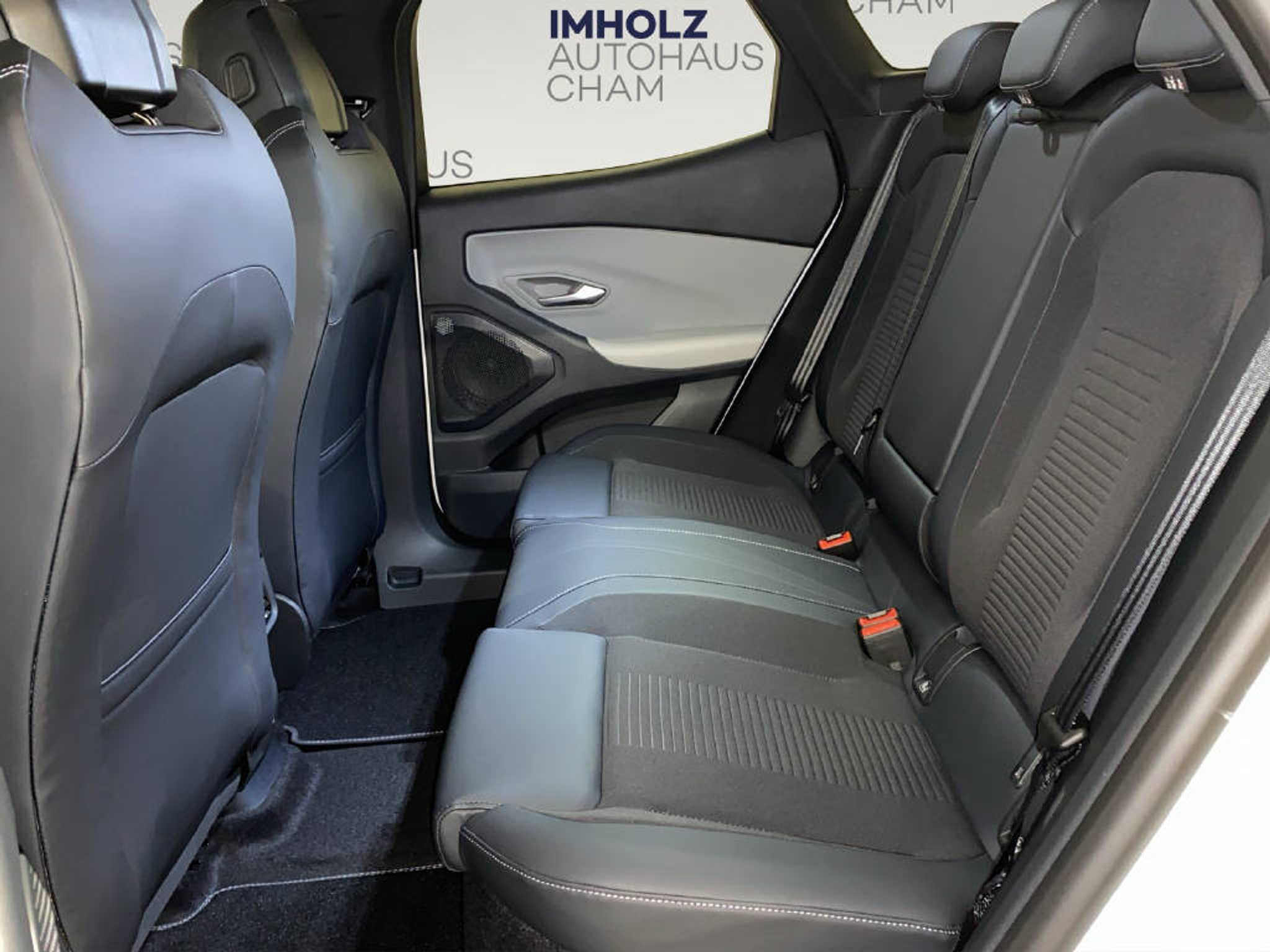 listing desktop thumbnail image 11