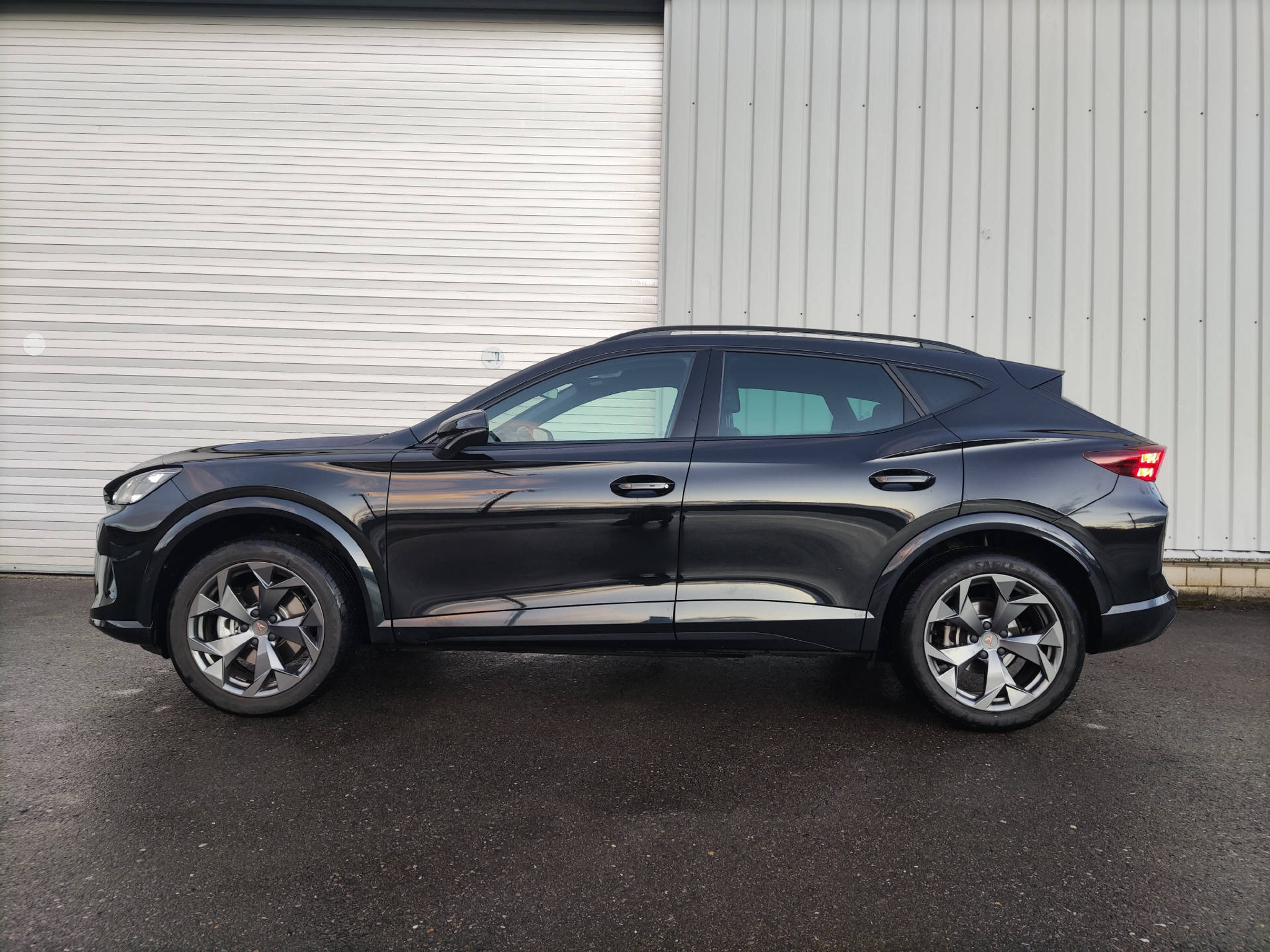 listing desktop thumbnail image 4