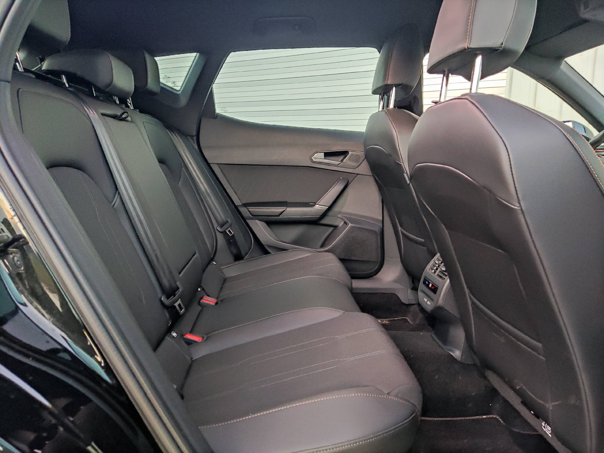 listing desktop thumbnail image 10