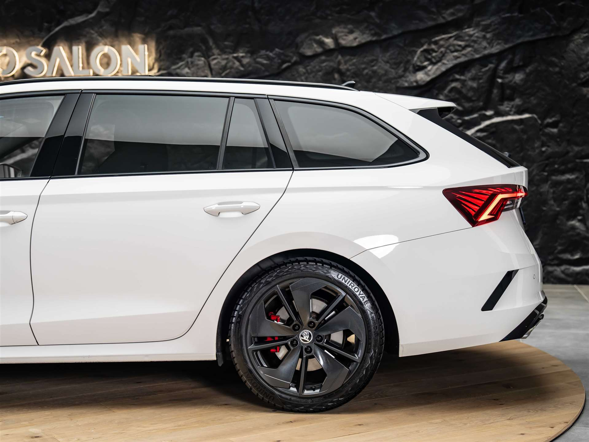 listing desktop thumbnail image 21