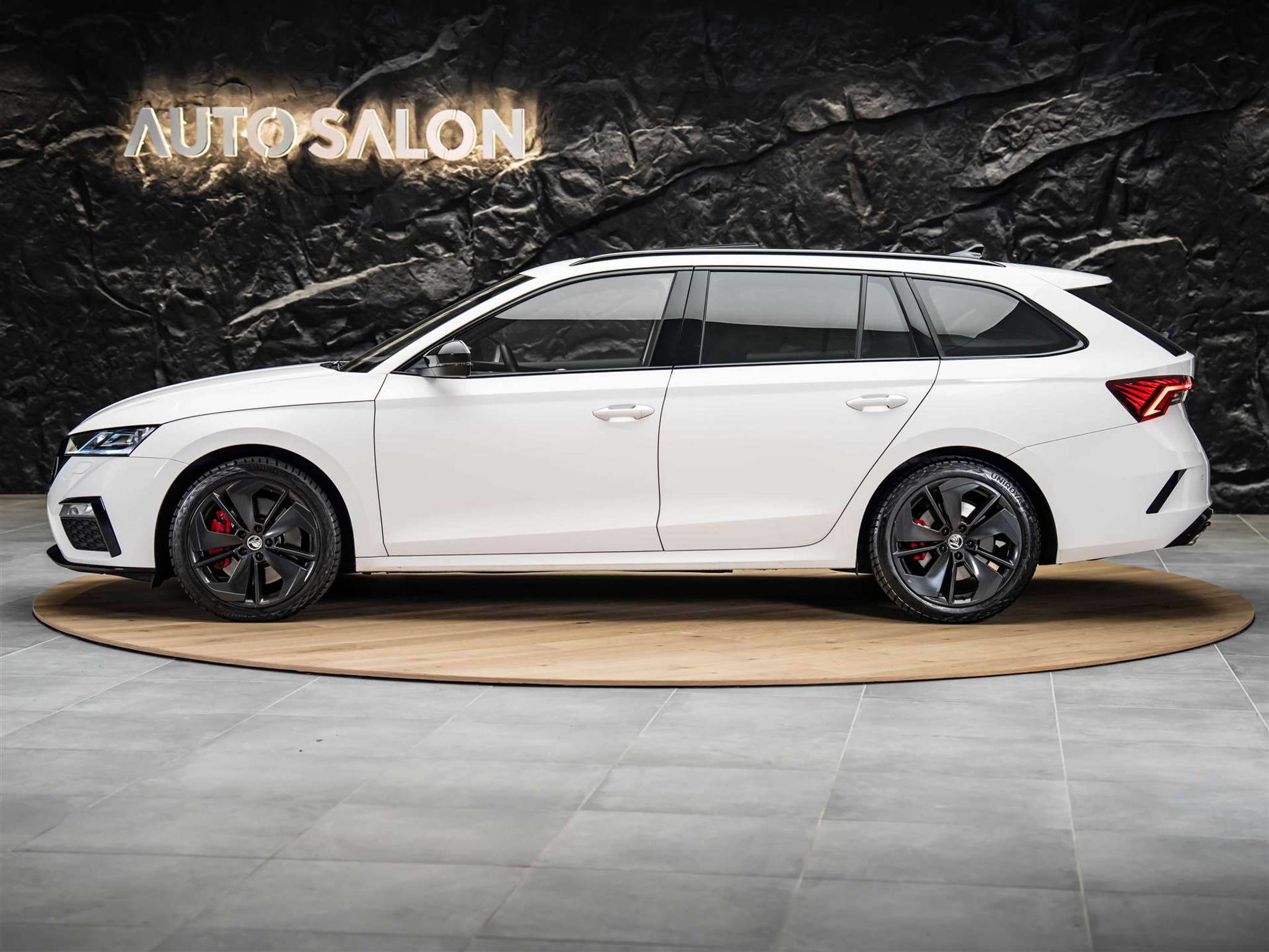 listing desktop thumbnail image 1