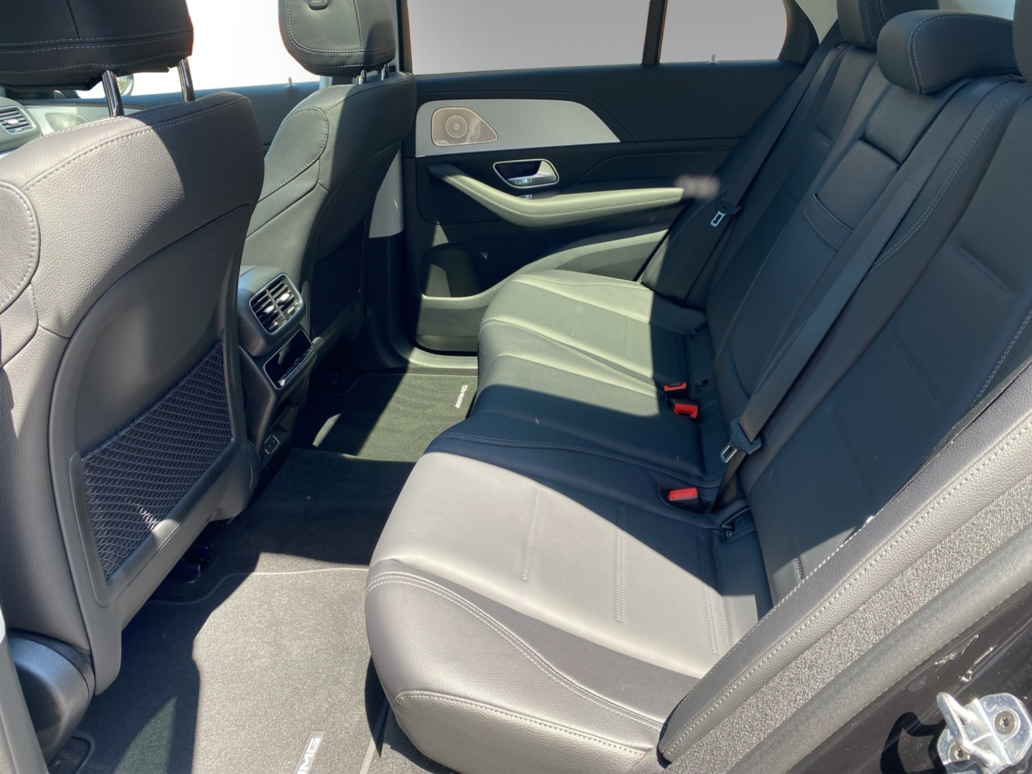 listing desktop thumbnail image 11