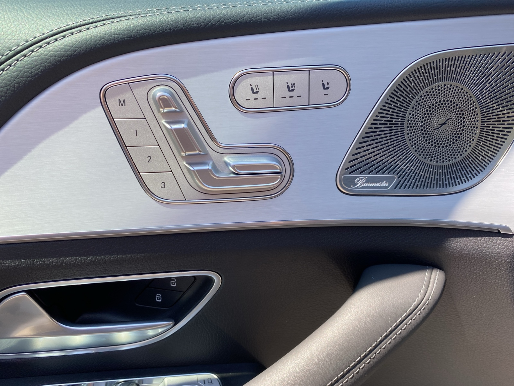 listing desktop thumbnail image 9