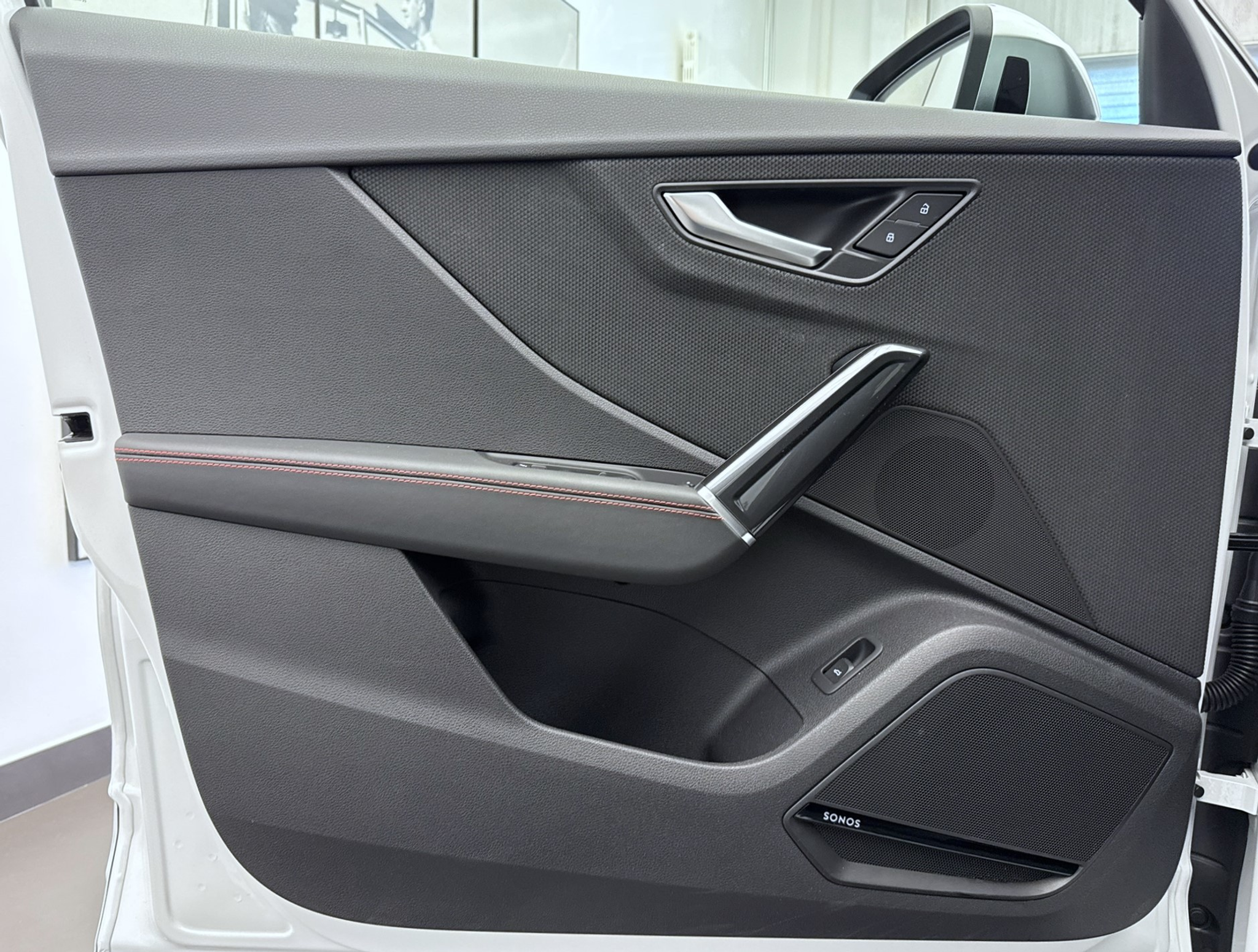 listing desktop thumbnail image 3