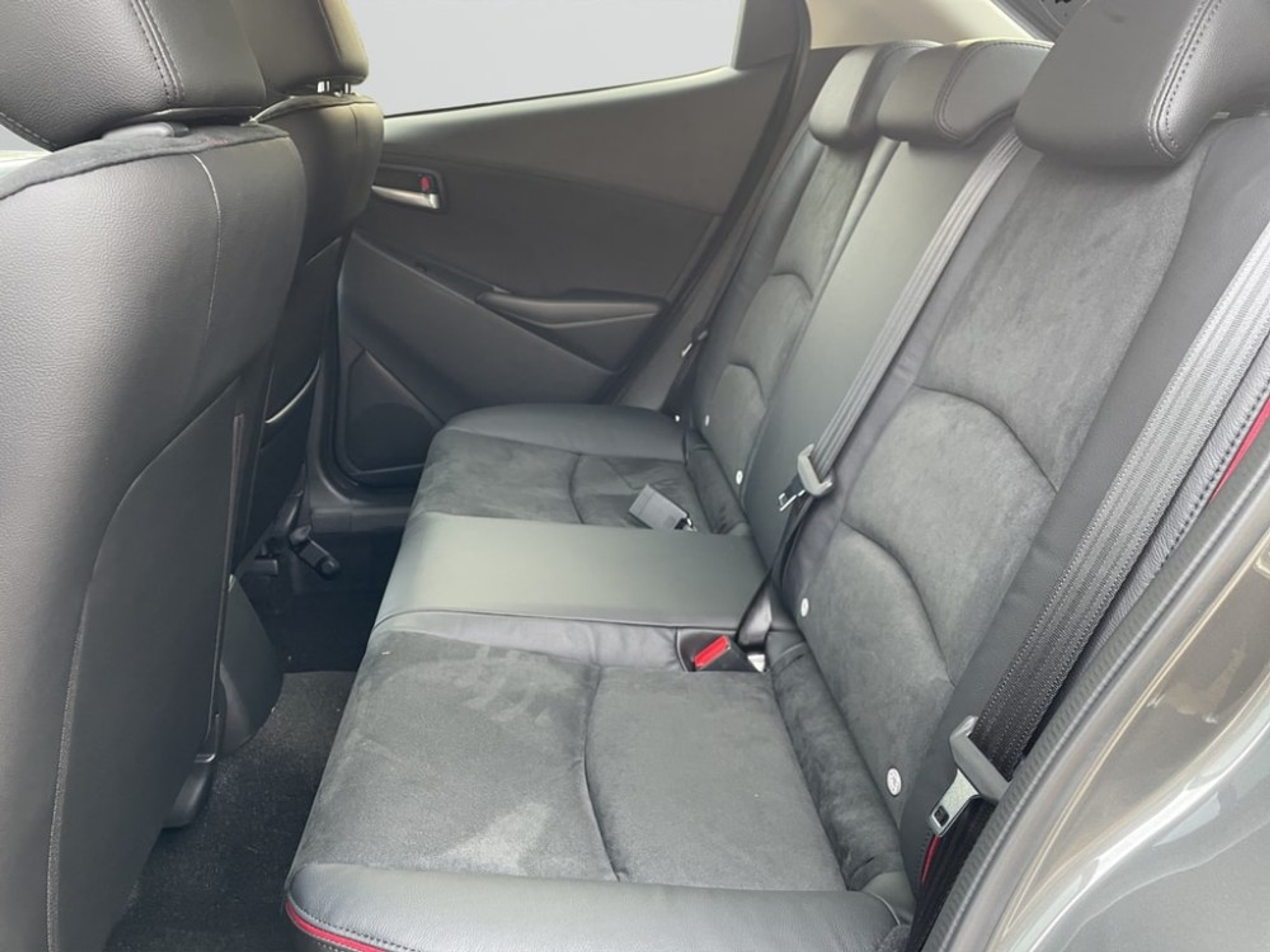 listing desktop thumbnail image 12