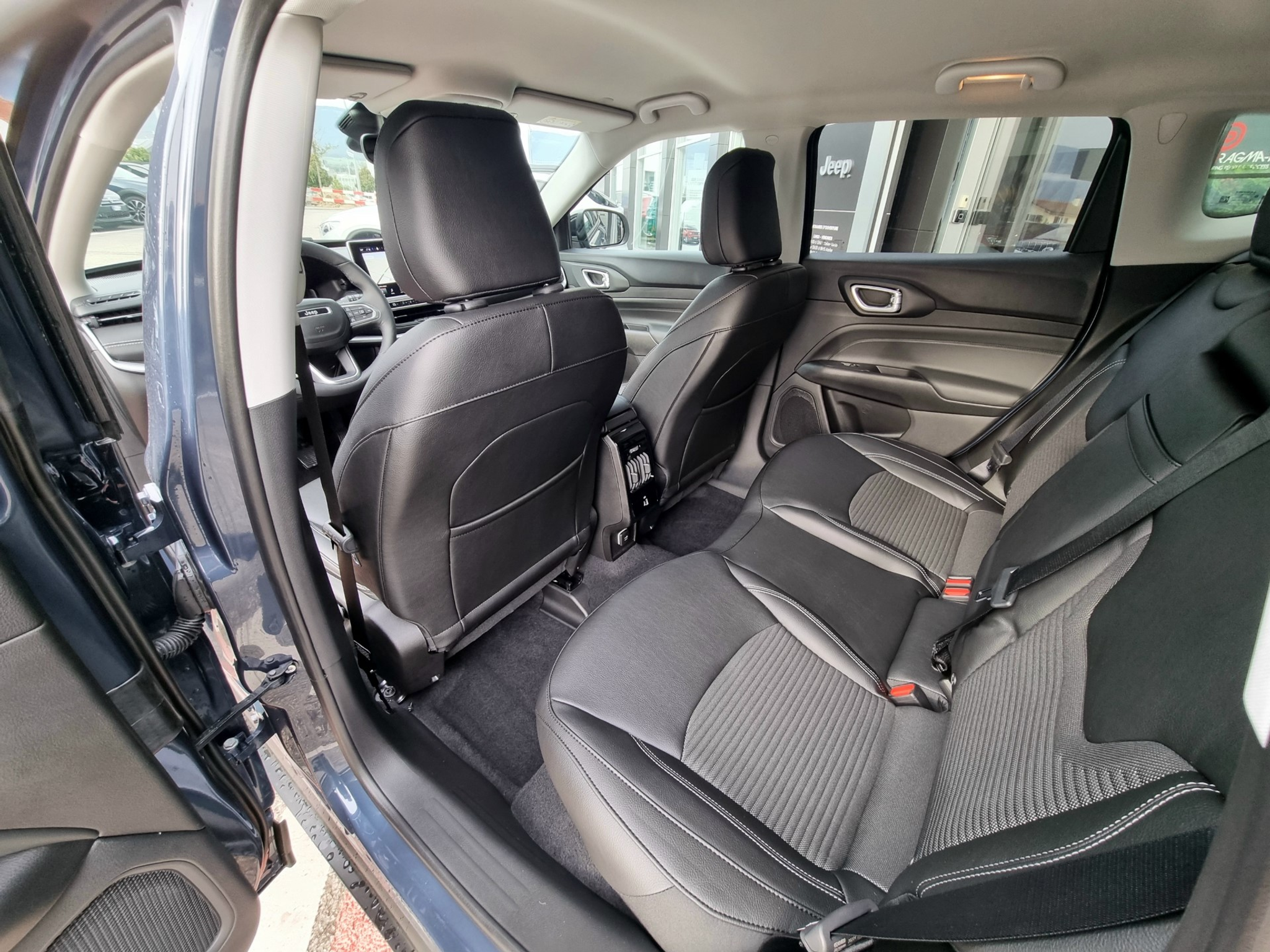 listing desktop thumbnail image 10