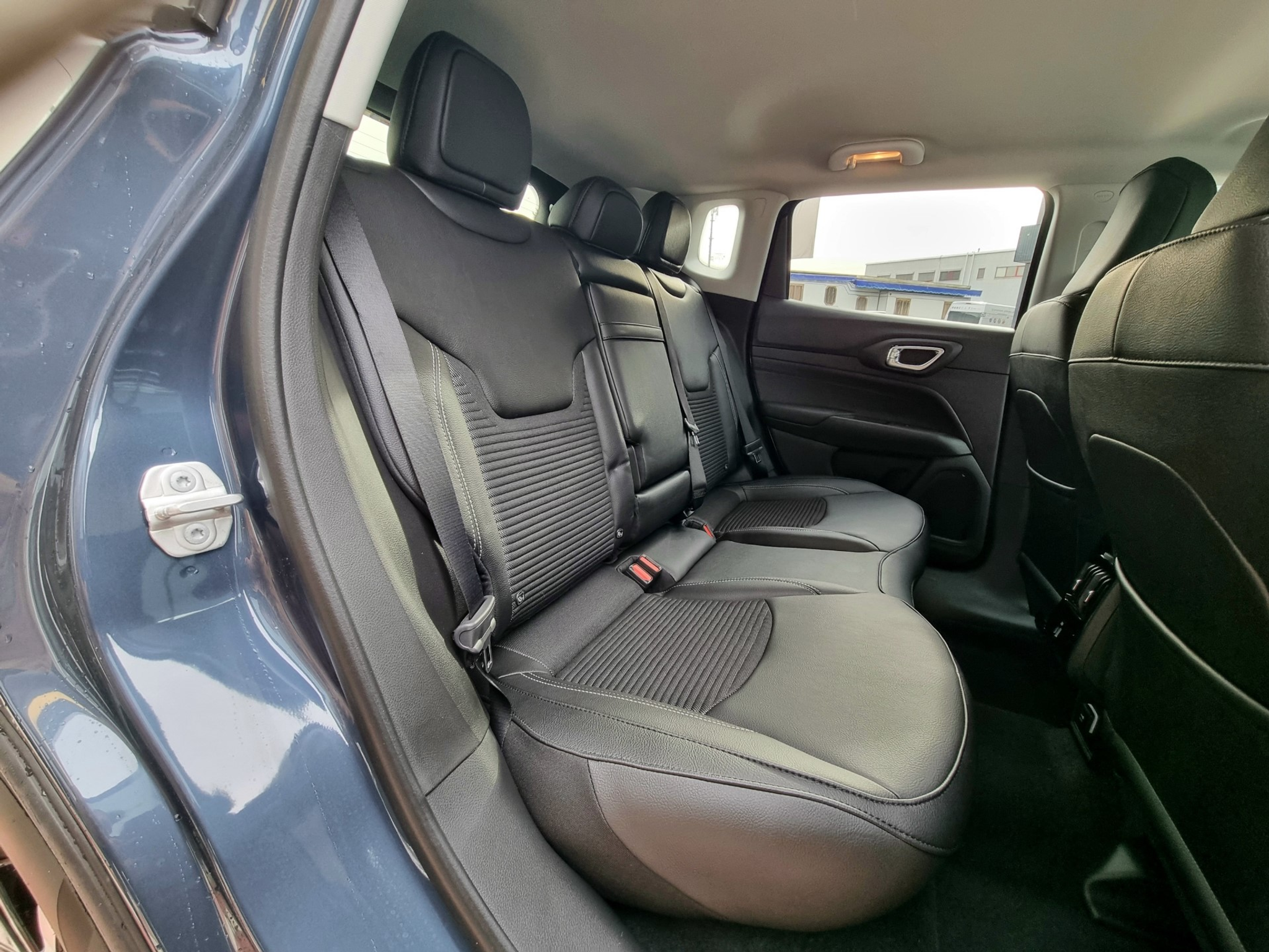 listing desktop thumbnail image 11