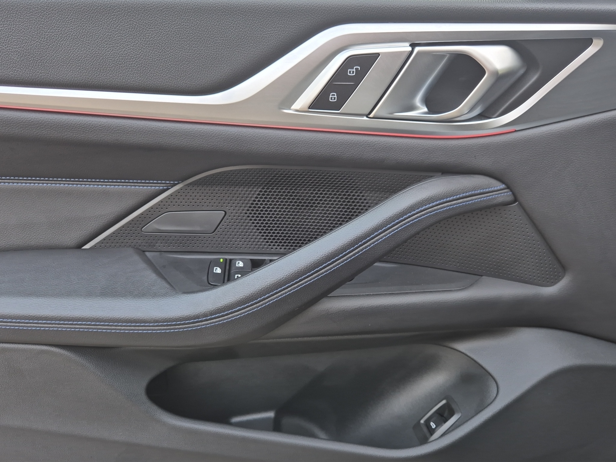 listing desktop thumbnail image 13