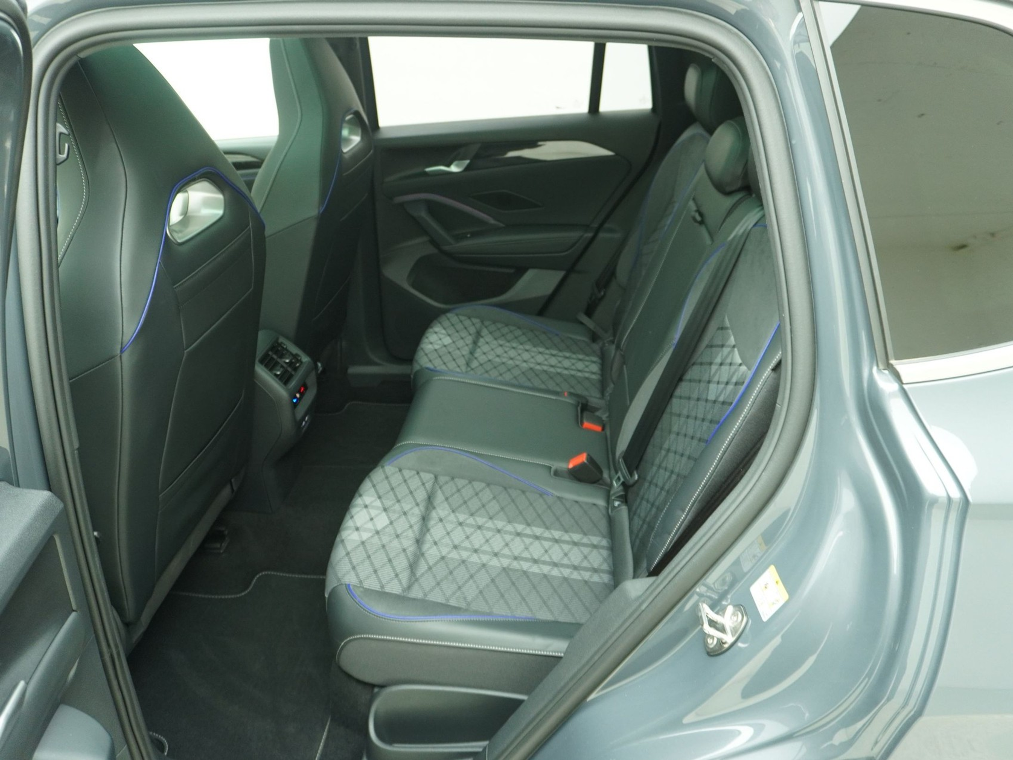 listing desktop thumbnail image 10