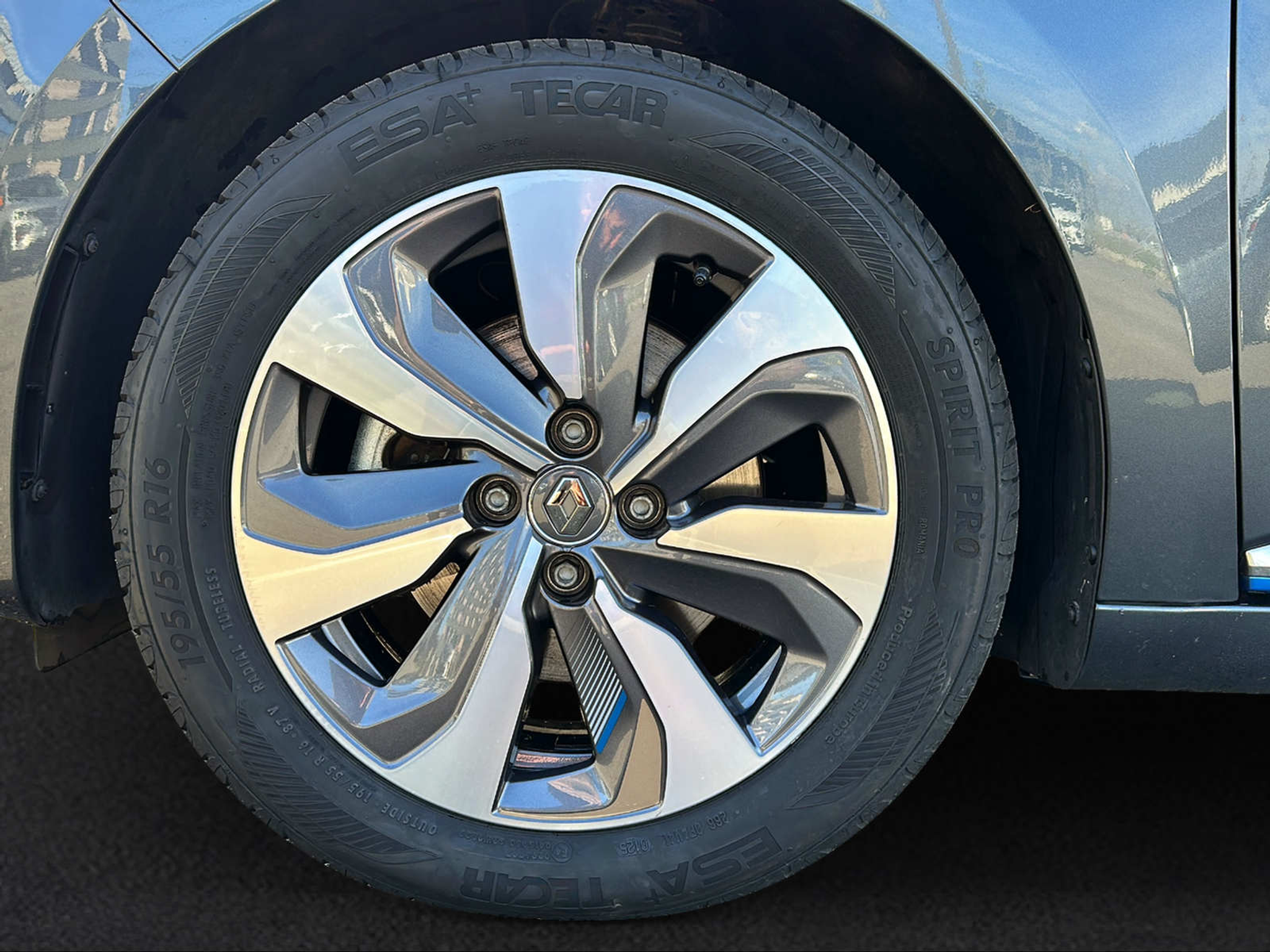 listing desktop thumbnail image 7