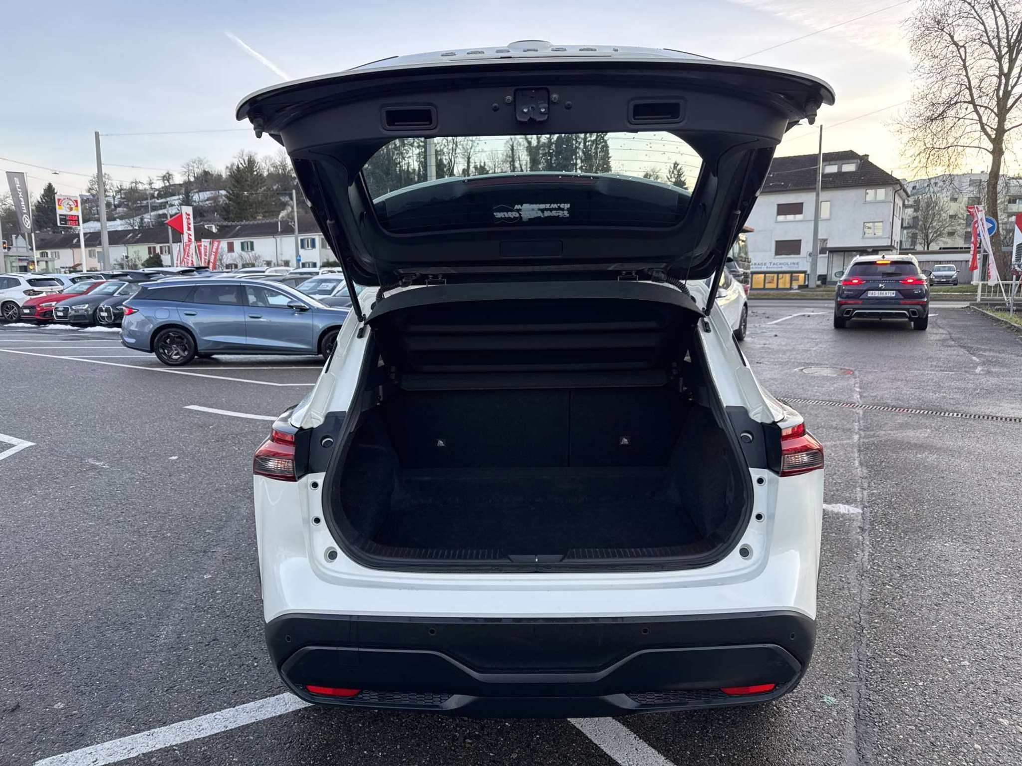 listing desktop thumbnail image 7