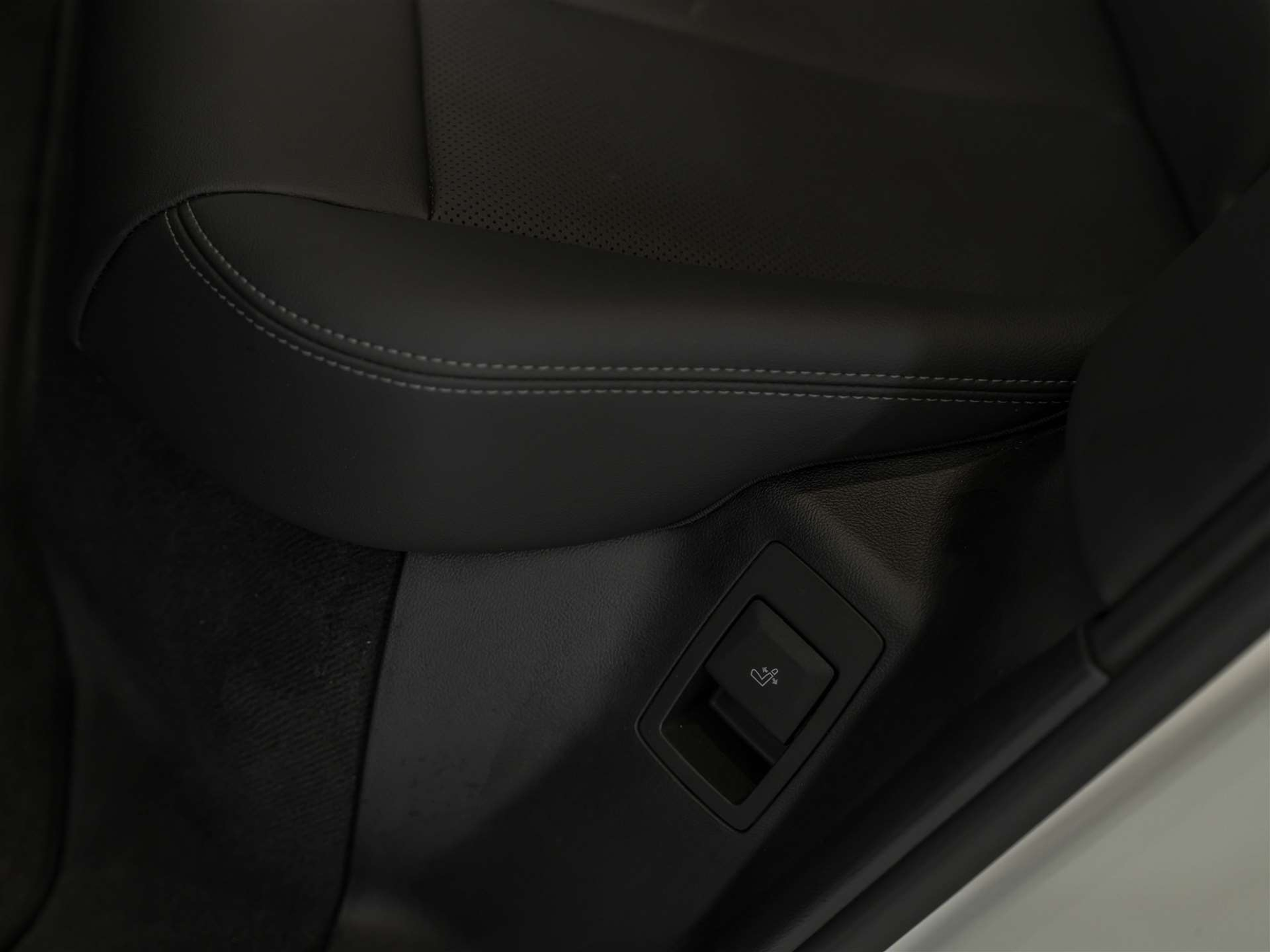 listing desktop thumbnail image 14