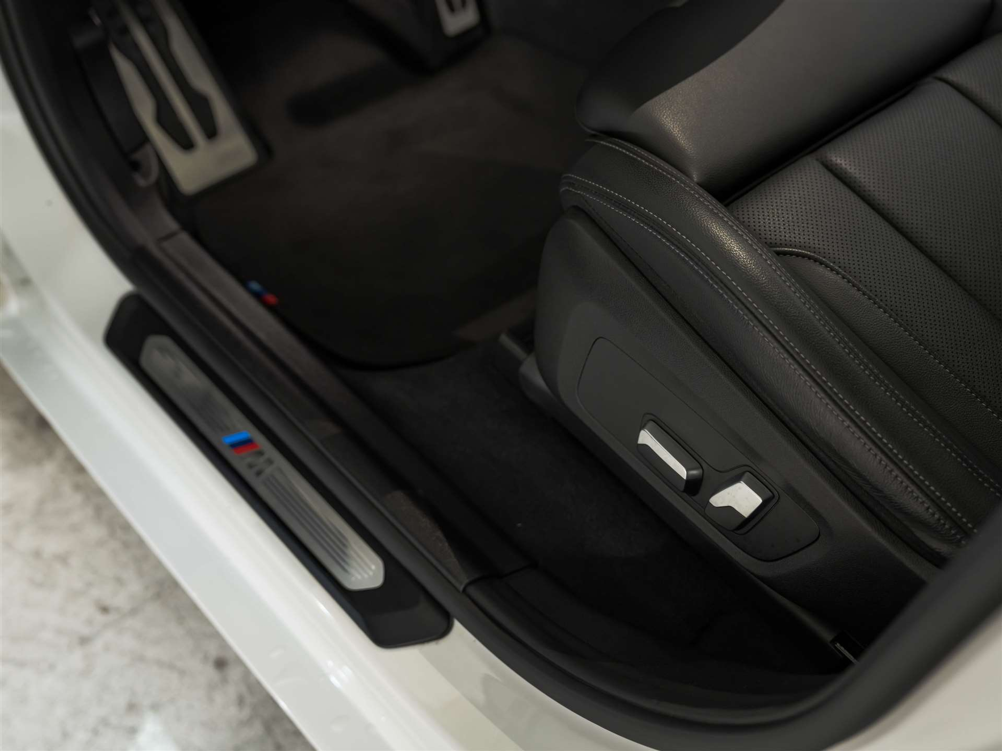 listing desktop thumbnail image 27