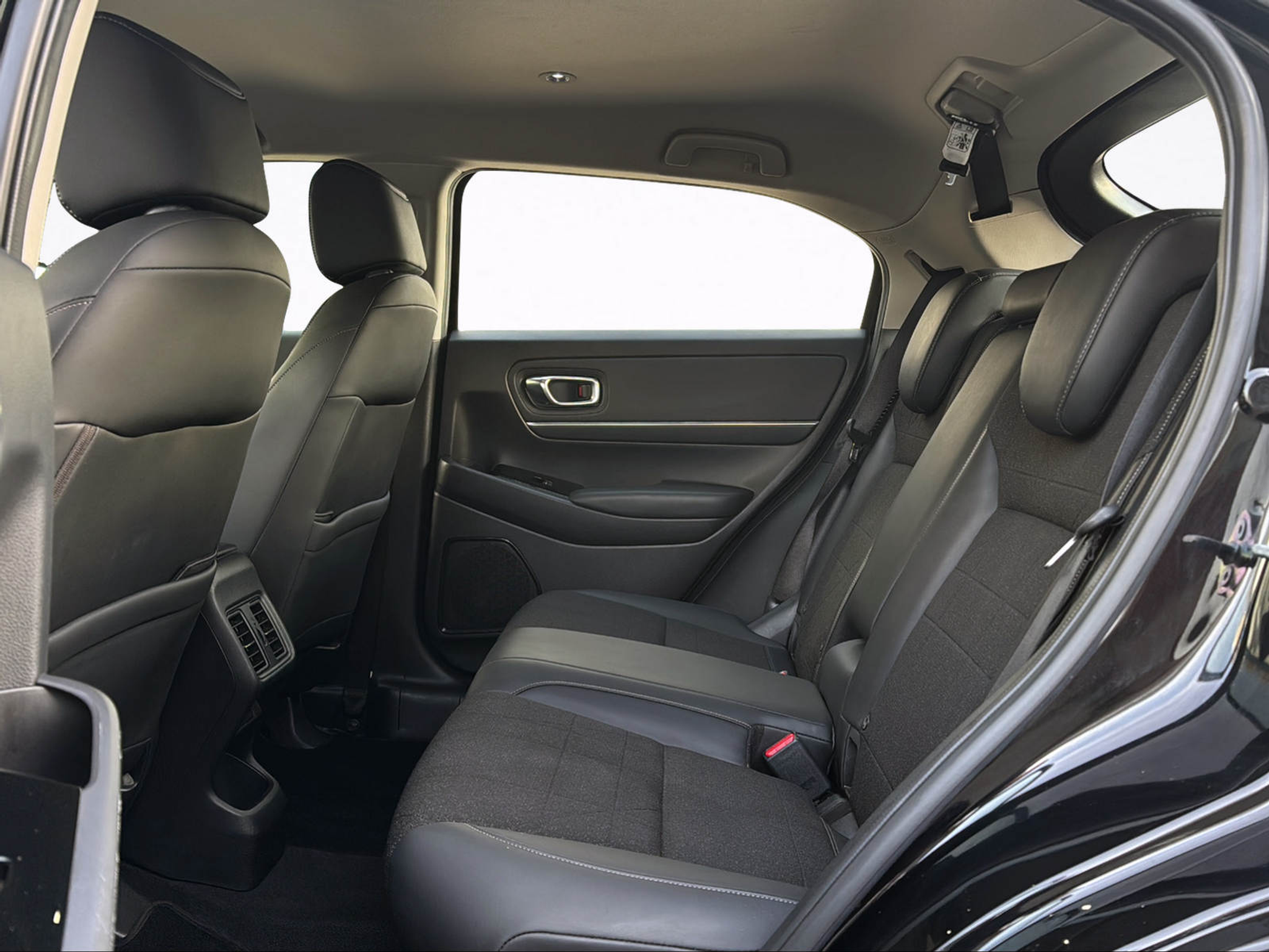 listing desktop thumbnail image 14