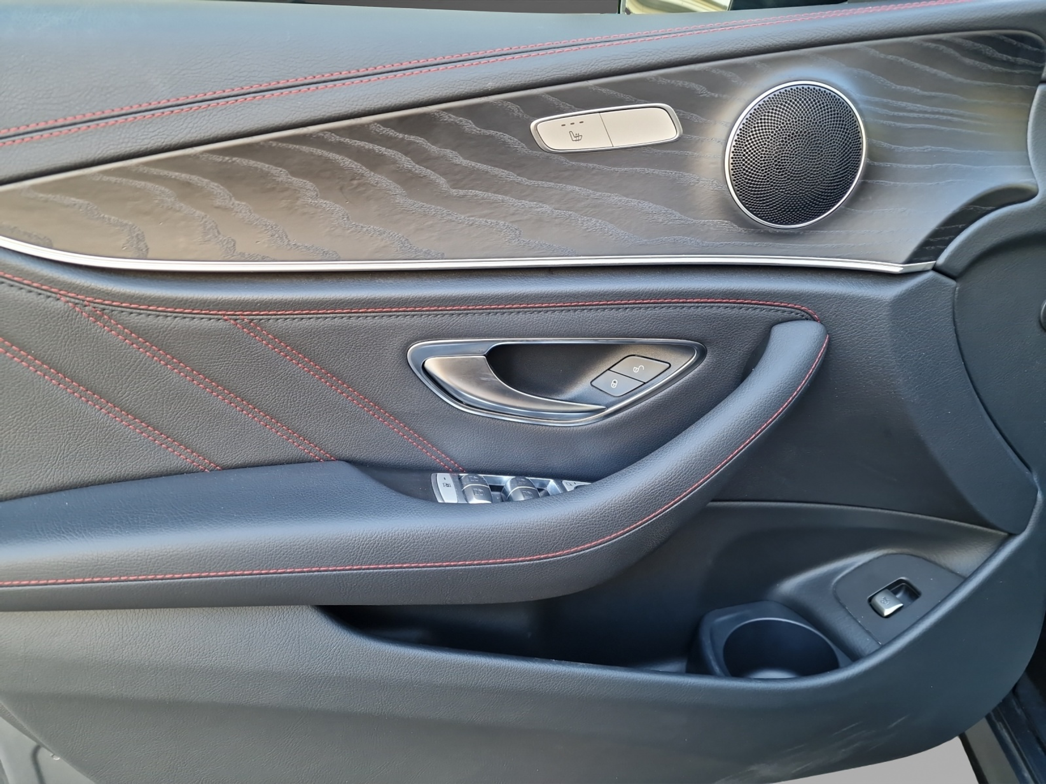 listing desktop thumbnail image 12