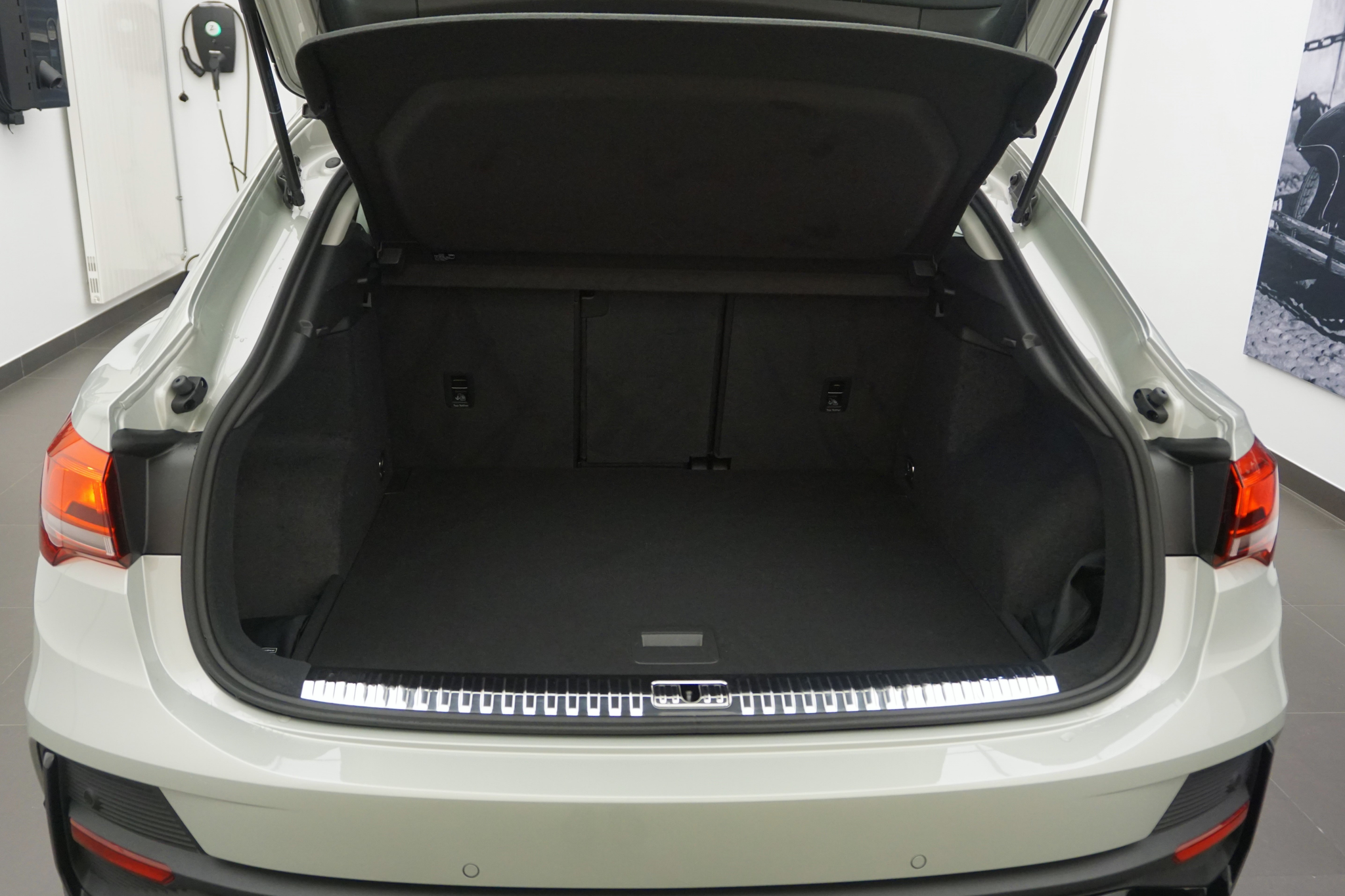 listing desktop thumbnail image 16