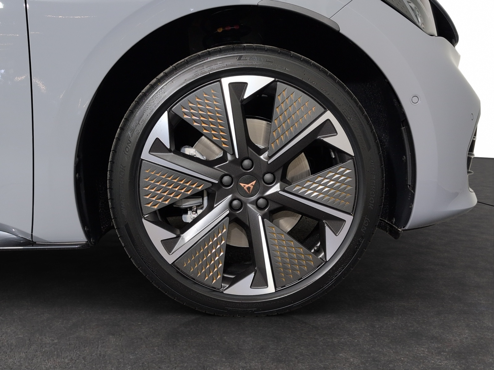 listing desktop thumbnail image 4