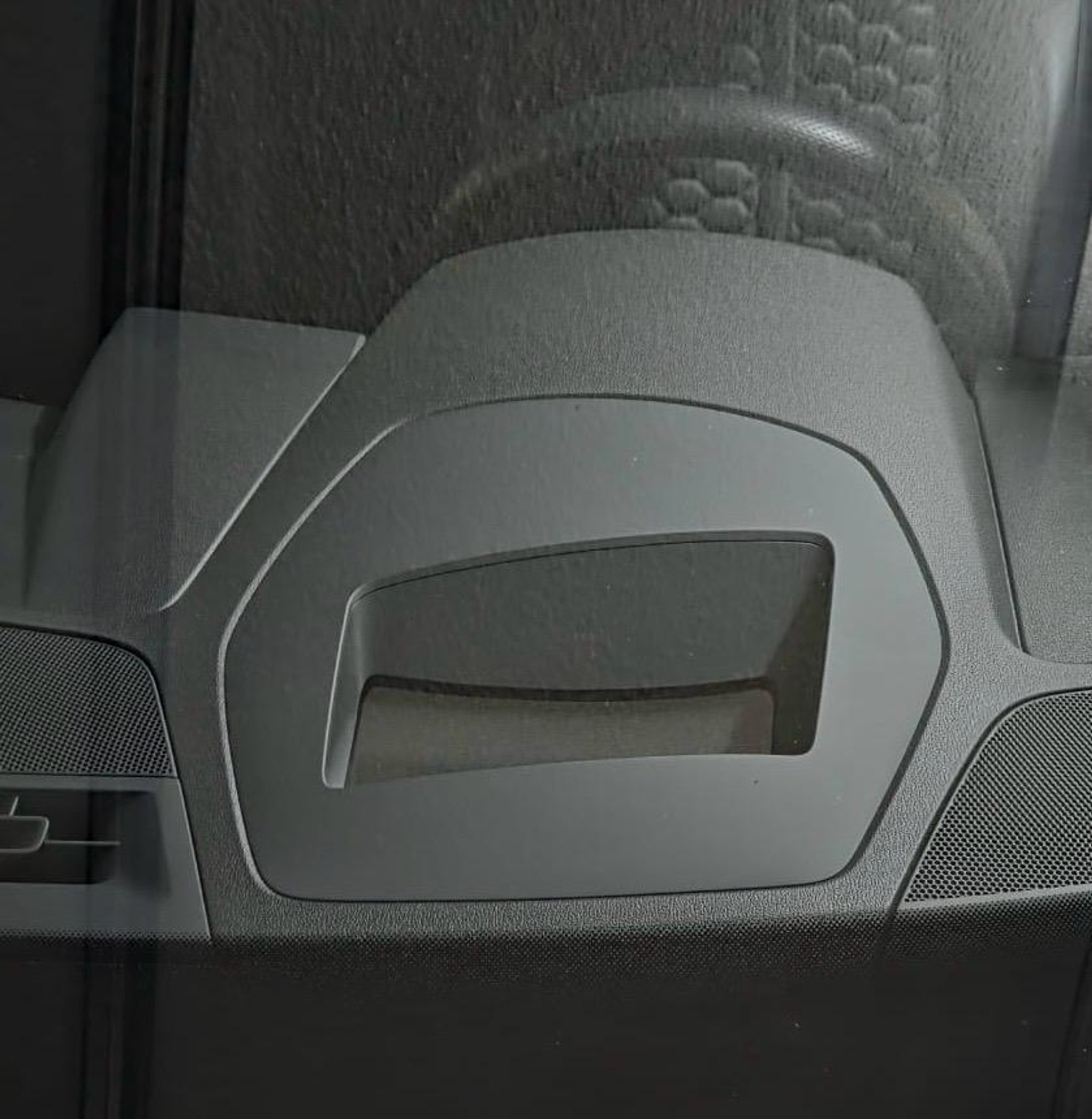 listing desktop thumbnail image 18