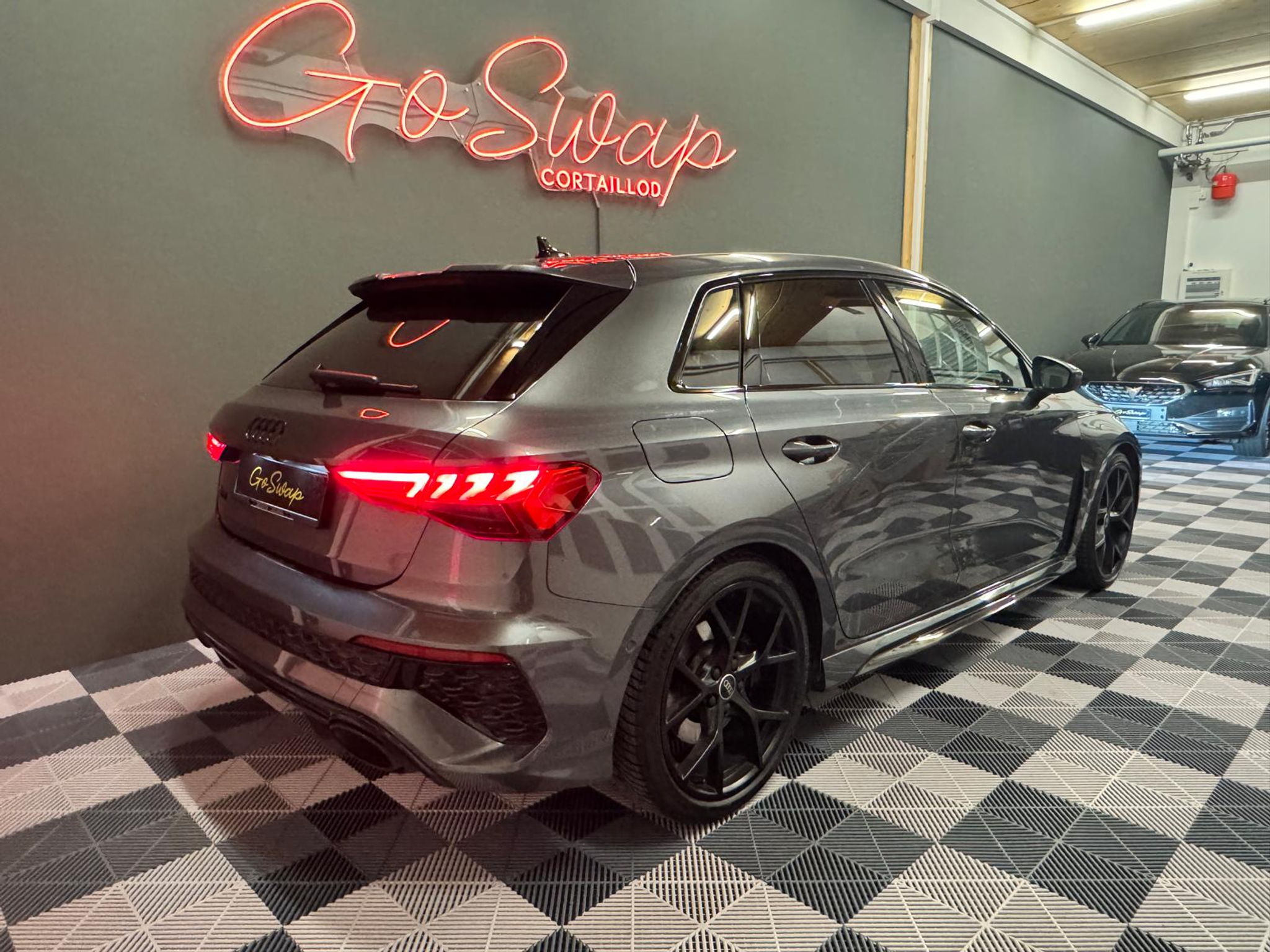 listing desktop thumbnail image 5