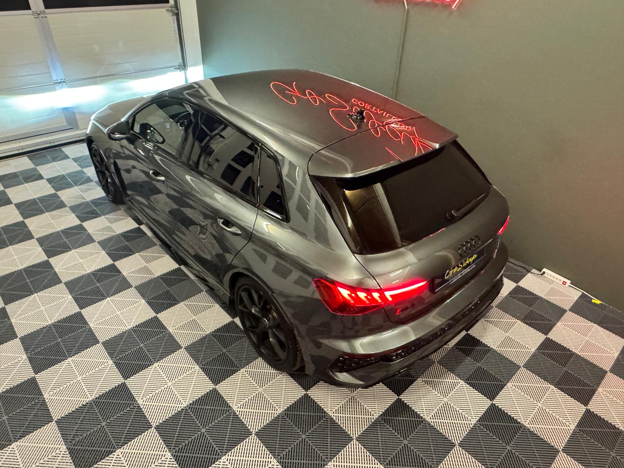 listing desktop thumbnail image 2