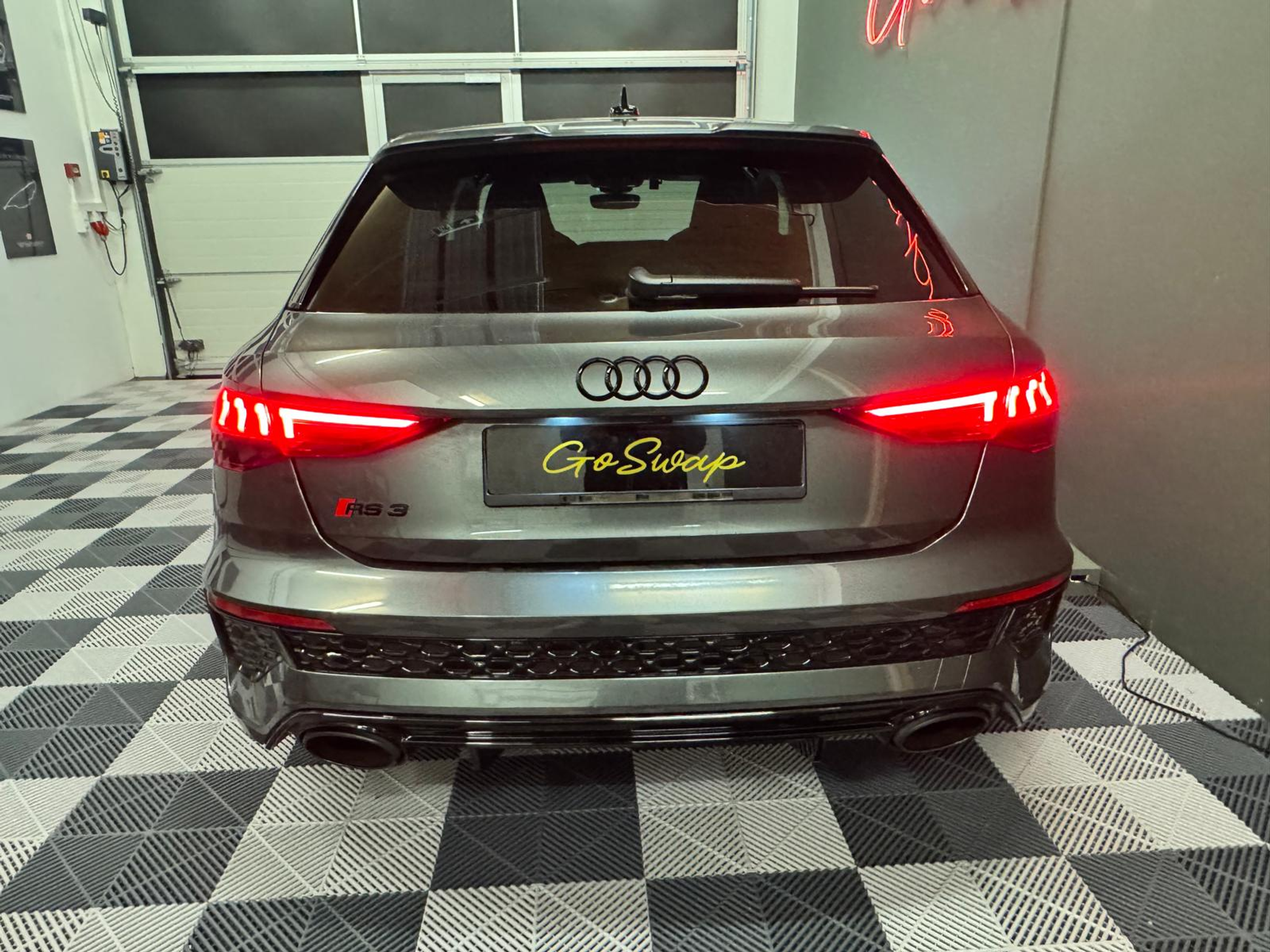 listing desktop thumbnail image 4