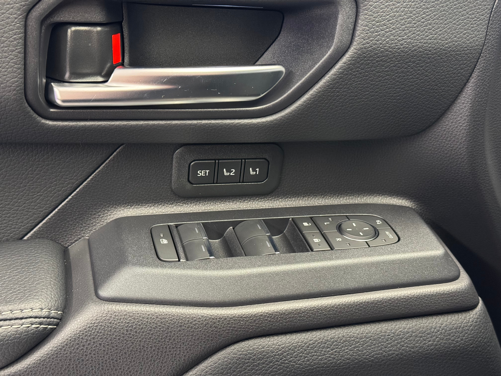 listing desktop thumbnail image 15