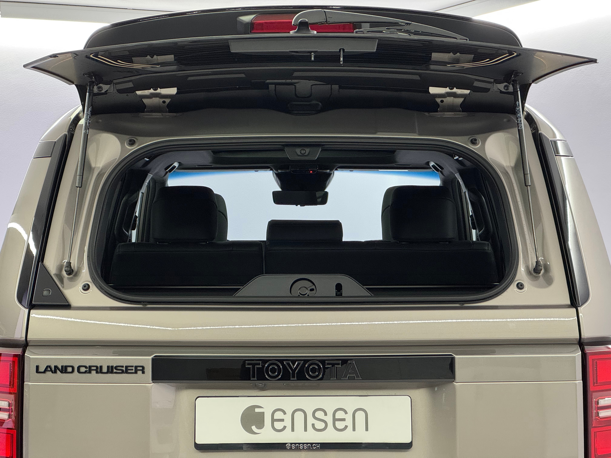 listing desktop thumbnail image 10