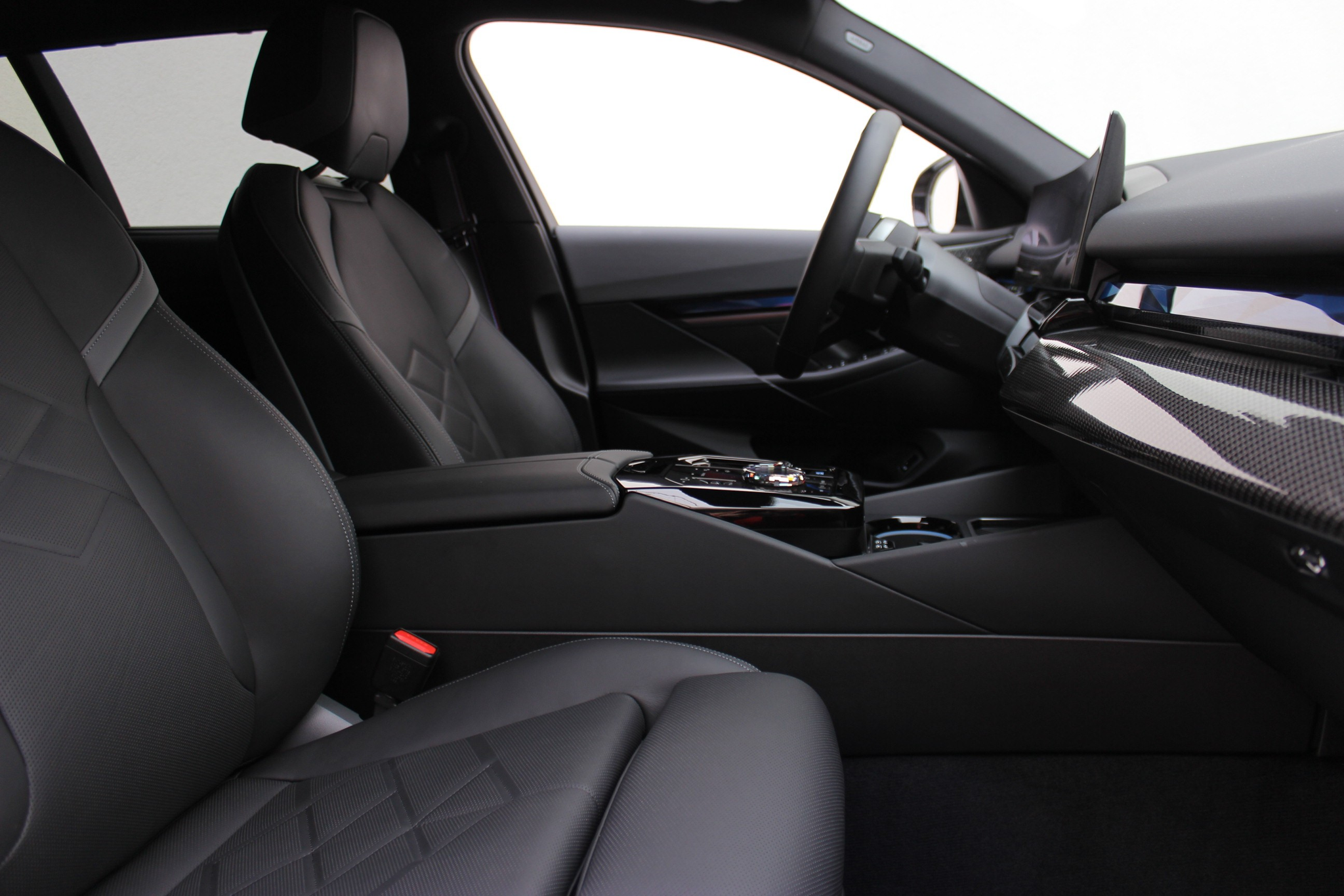 listing desktop thumbnail image 3