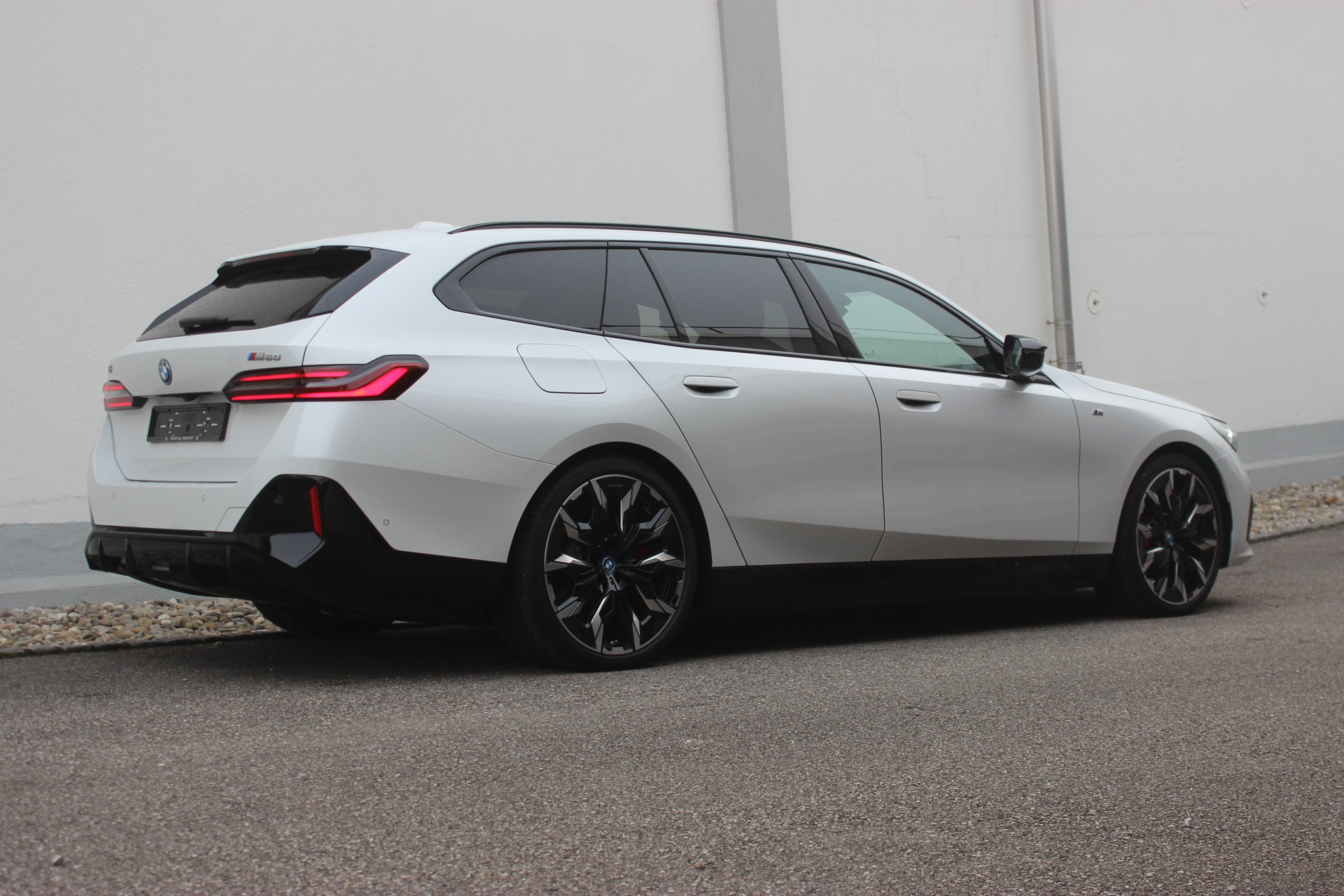 listing desktop thumbnail image 2