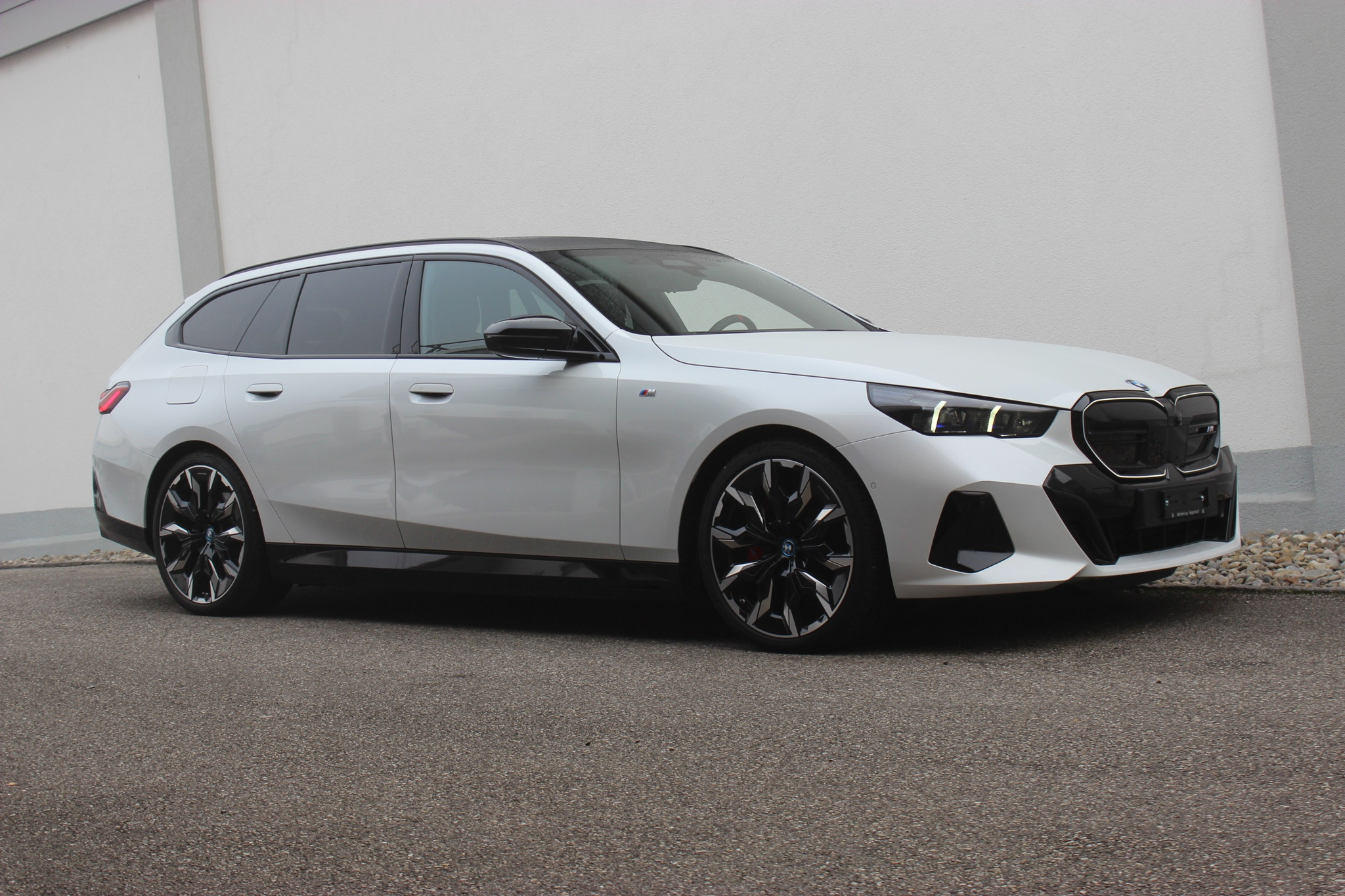 listing desktop thumbnail image 4