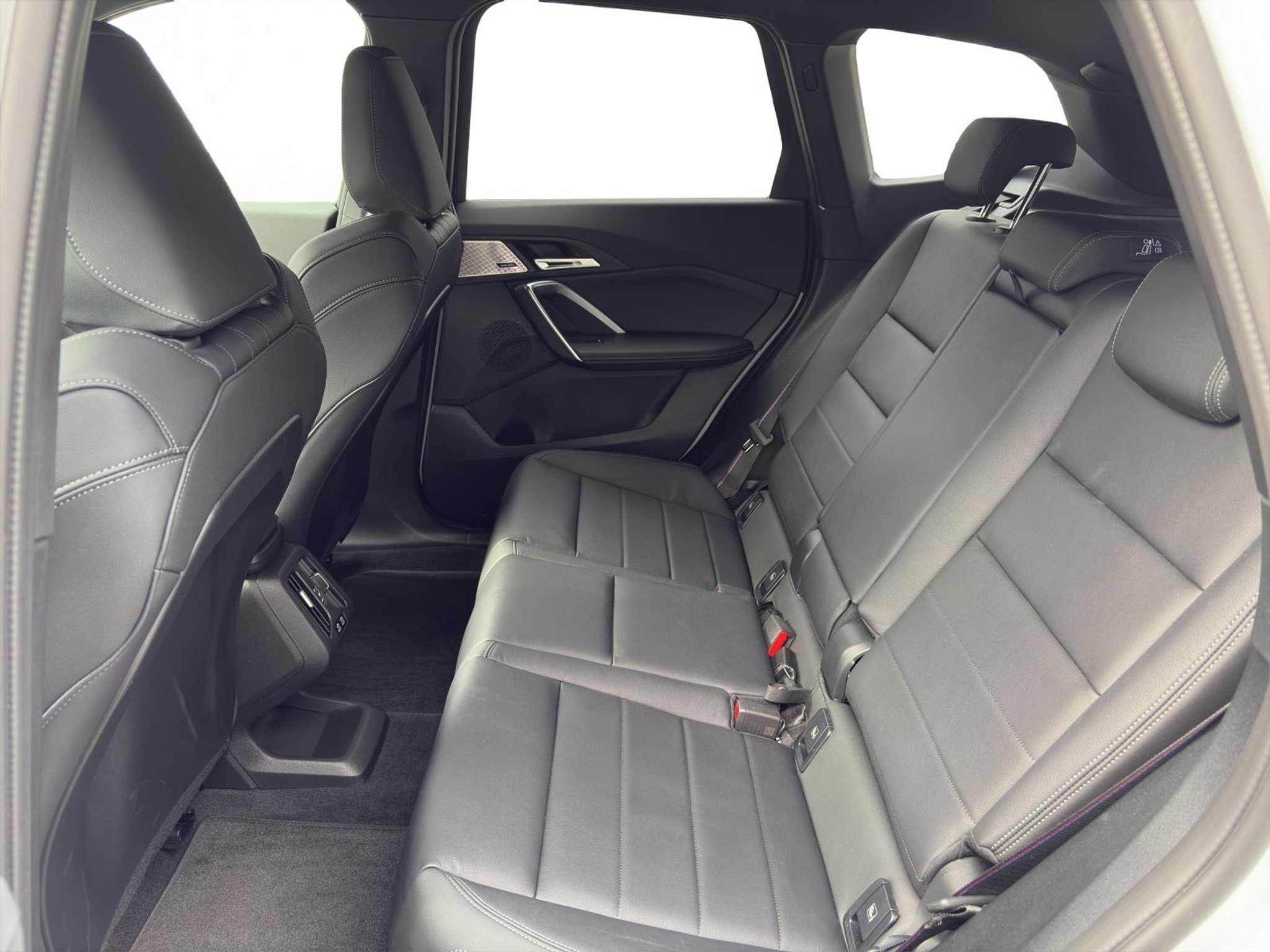 listing desktop thumbnail image 13